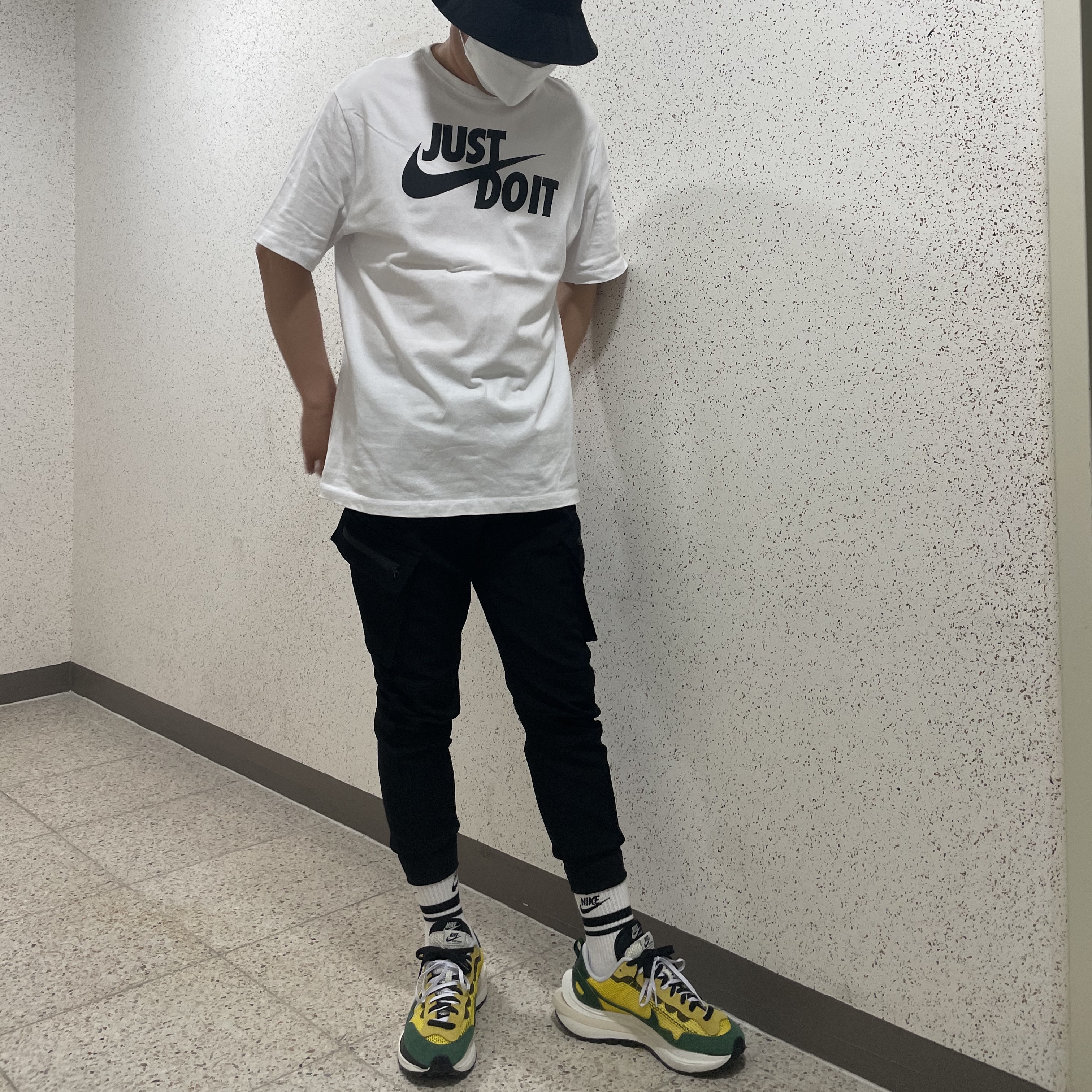 Nike x Sacai VaporWaffle Tour Yellow & Gorge Green Sail 착용 스타일