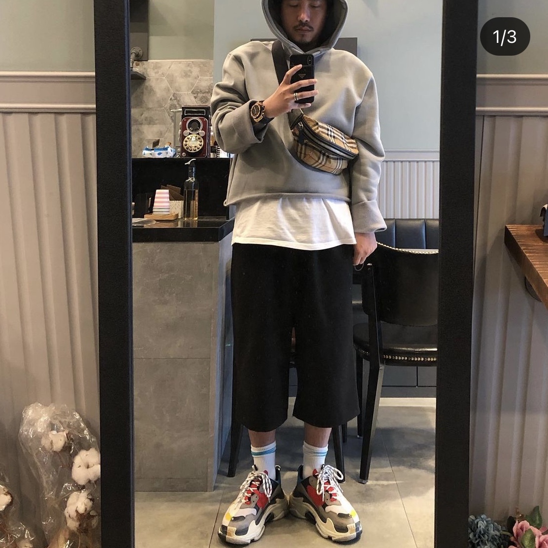 Nike x Fear of God Air Fear of God 1 Triple Black, Balenciaga Triple S Bicolor White Light Grey Yellow 2018 착용 스타일 - 2