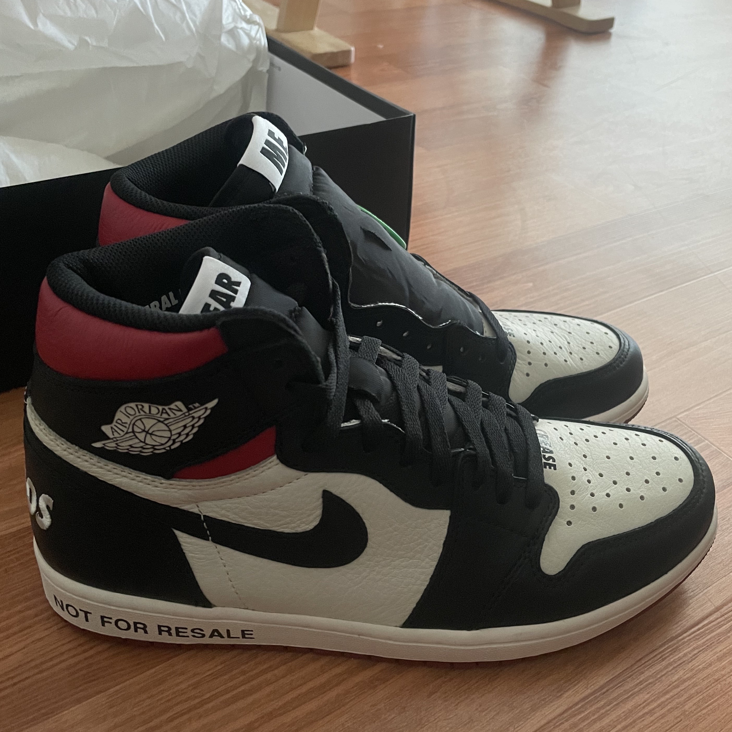 Jordan 1 Retro High Not for Resale Varsity Red 착용 스타일 - 2