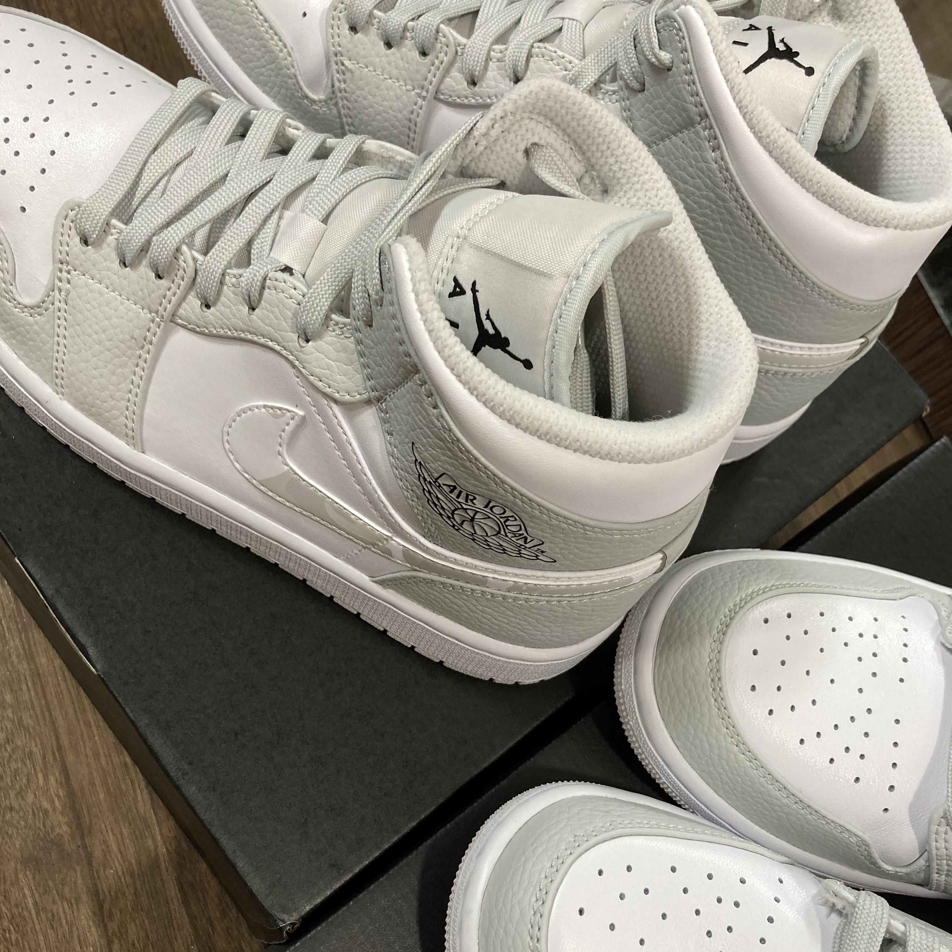 Jordan 1 Mid Grey Camo 착용 스타일