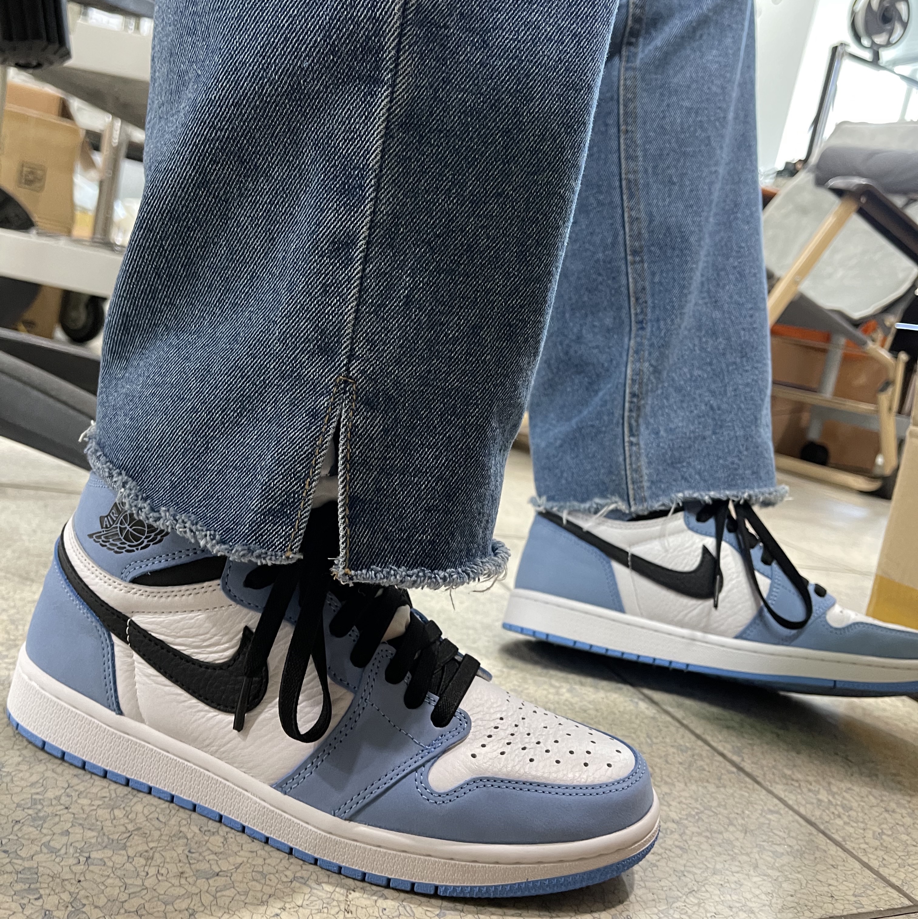 Jordan 1 Retro High OG University Blue 착용 스타일