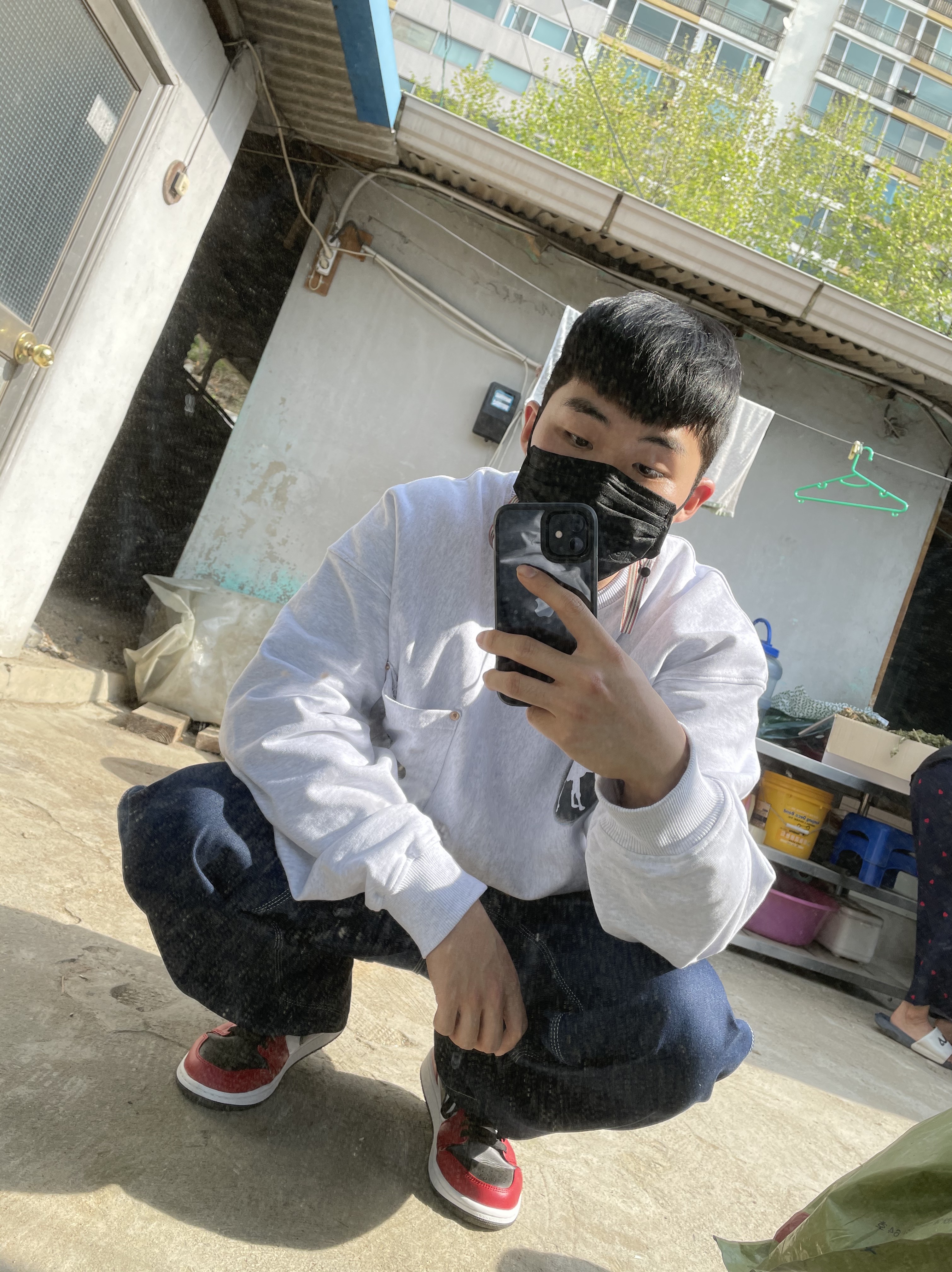 Jordan 1 Mid Chicago Black Toe 착용 스타일 - 3