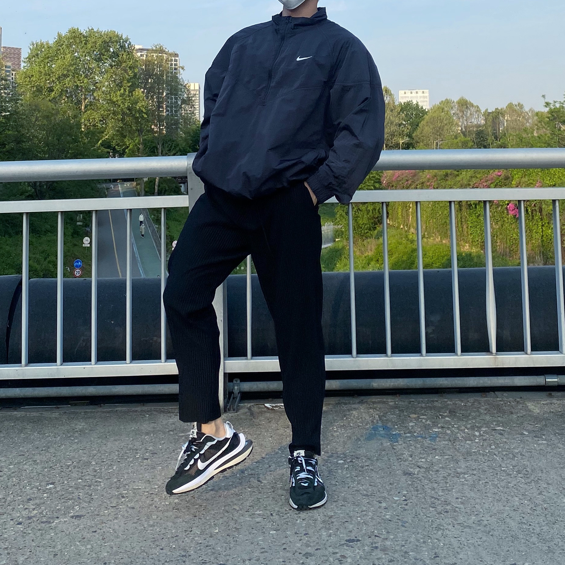 Nike x Sacai VaporWaffle Black White, Nike x Stussy Windrunner Jacket Off Noir 착용 스타일