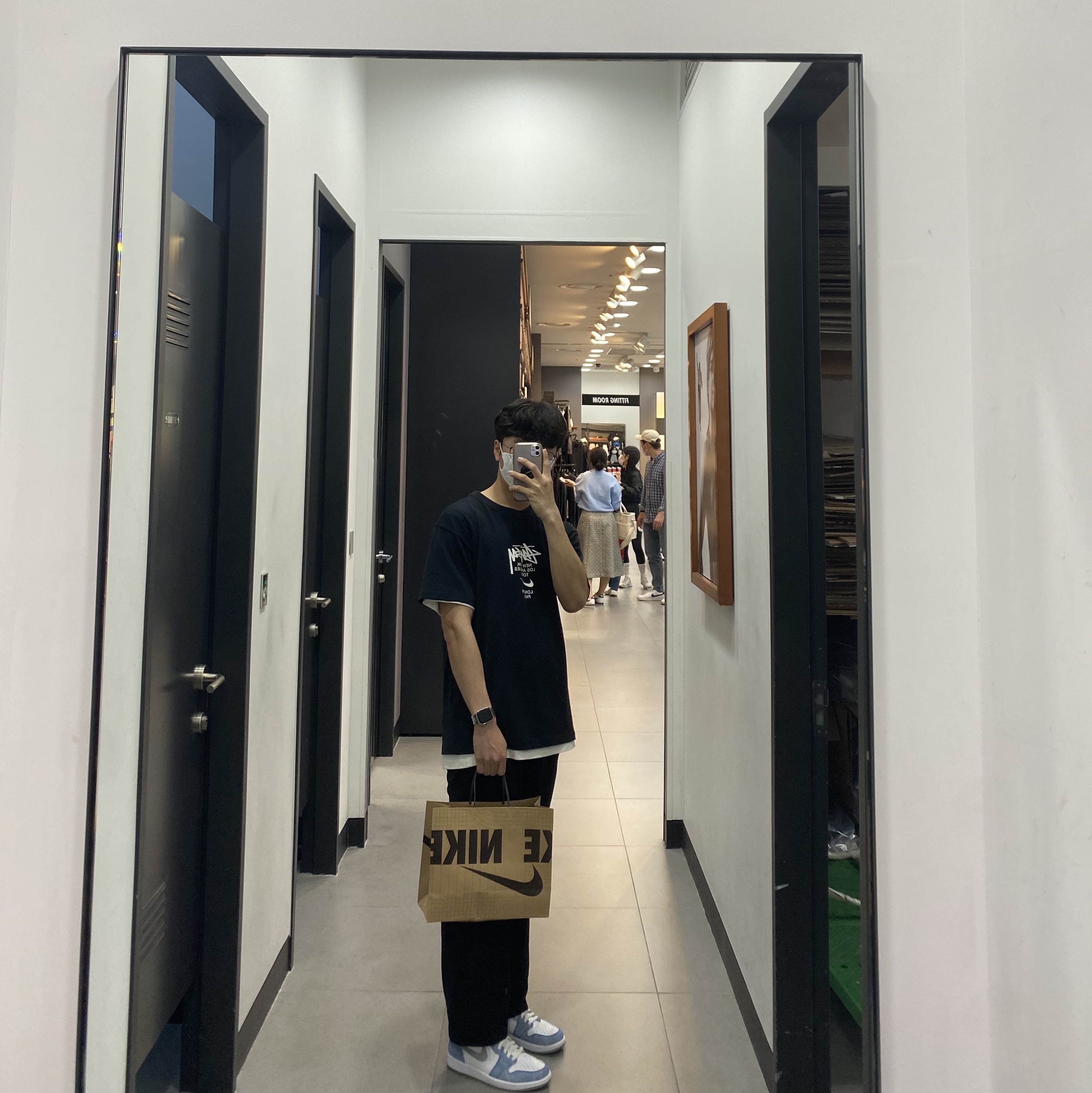 Nike x Stussy WT T-Shirt Black - US/EU, Jordan 1 Retro High OG Hyper Royal 착용 스타일 - 1