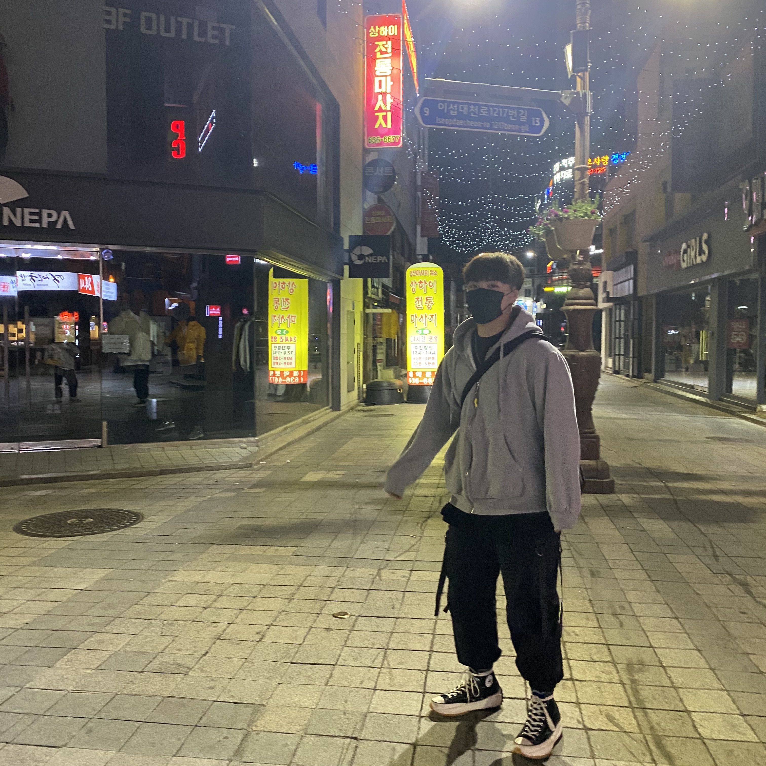 Converse x JW Anderson Run Star Hike Hi Black 착용 스타일 - 2