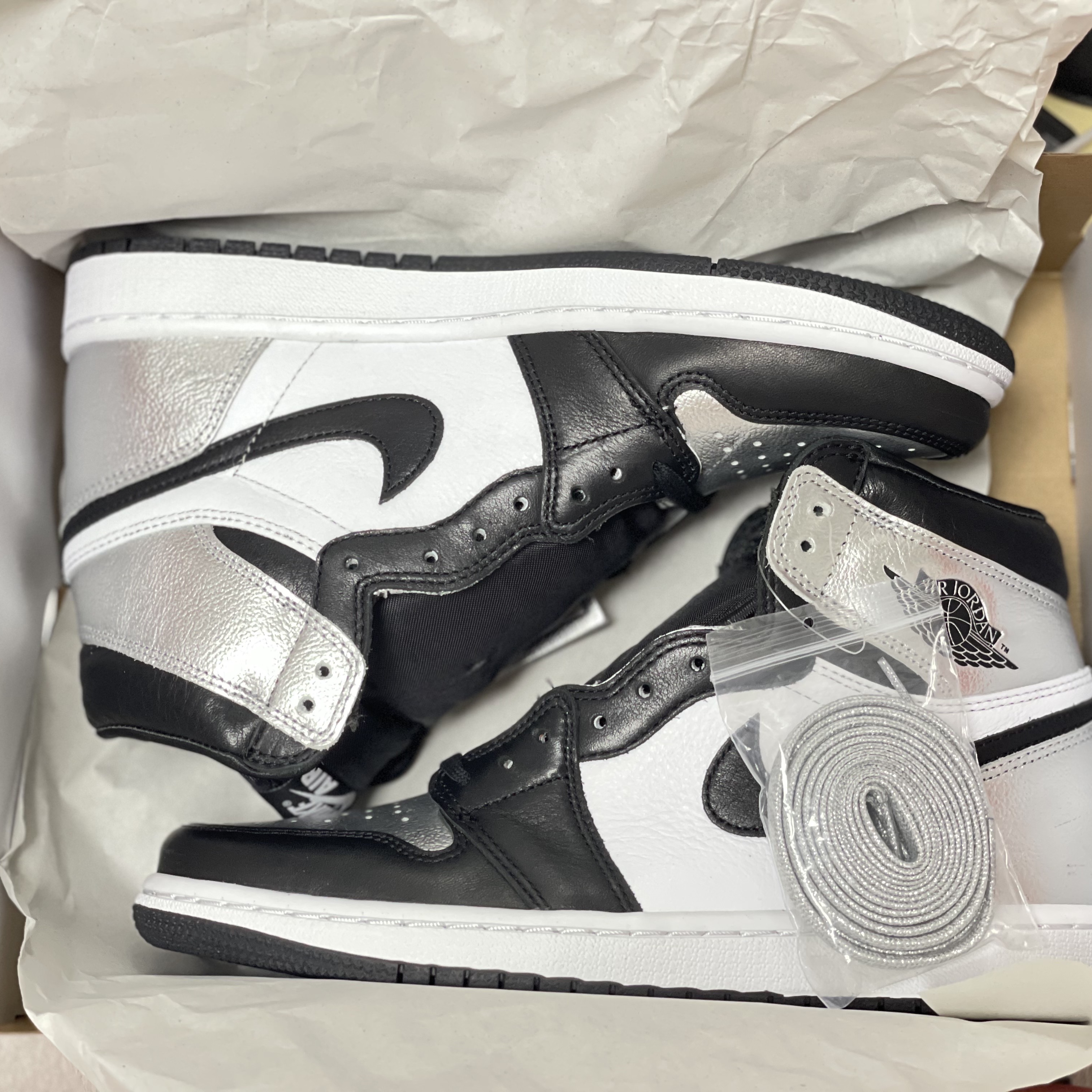 (W) Jordan 1 Retro High OG Silver Toe 착용 스타일 - 1