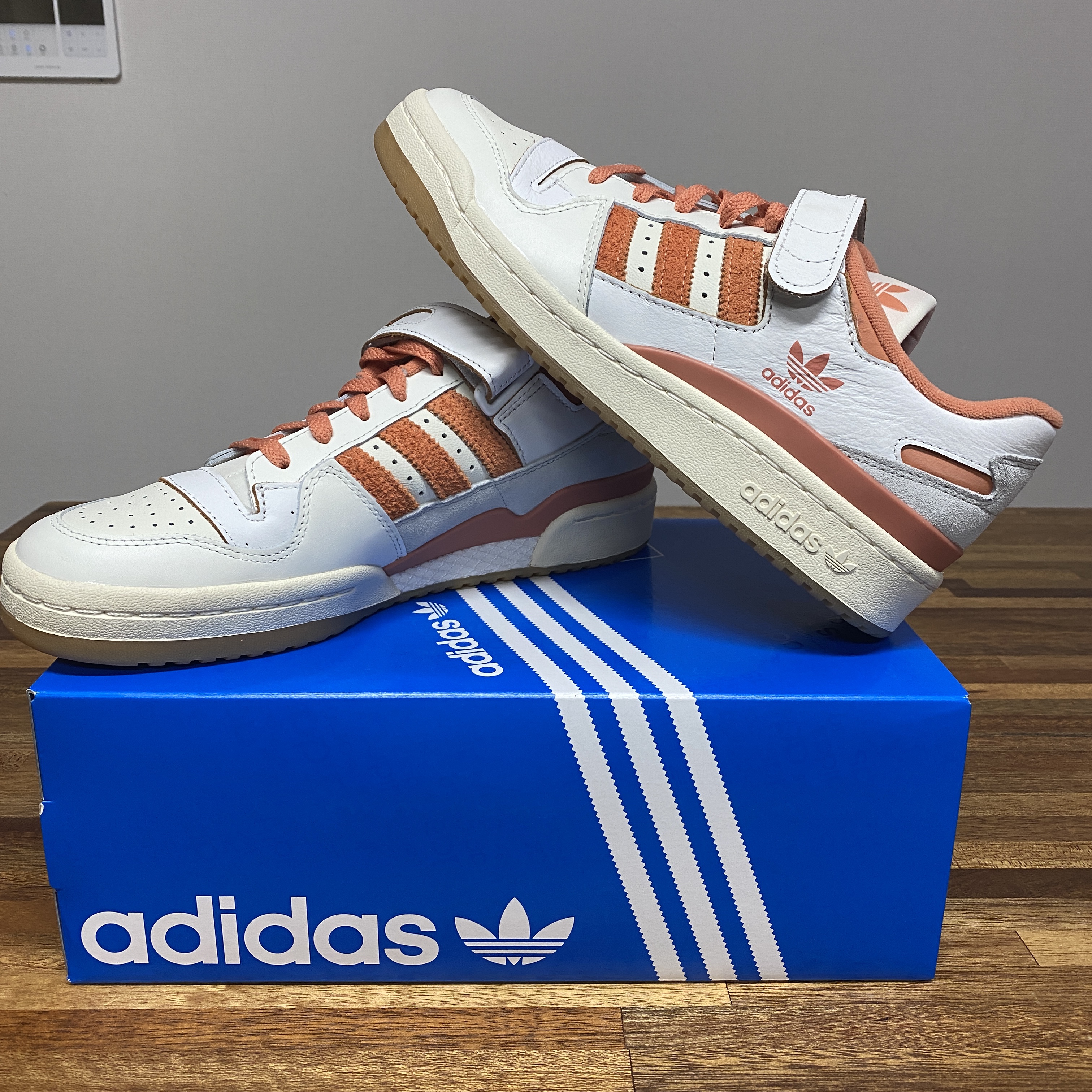Adidas Forum 84 Low Hazy Copper 착용 스타일 - 2