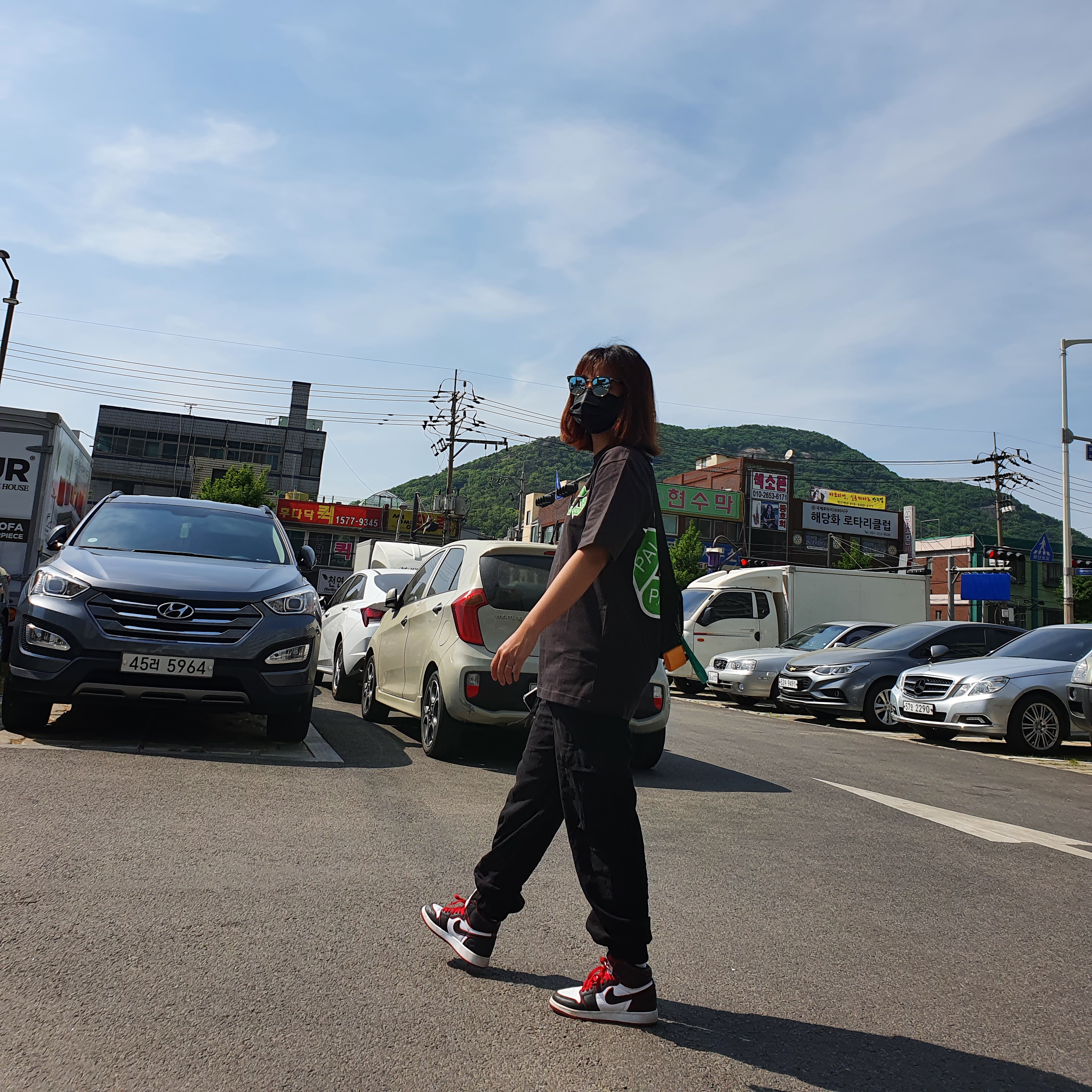 (GS) Jordan 1 Retro High OG Bloodline, Palace P-Cycle T-Shirt Black - 21SS 착용 스타일