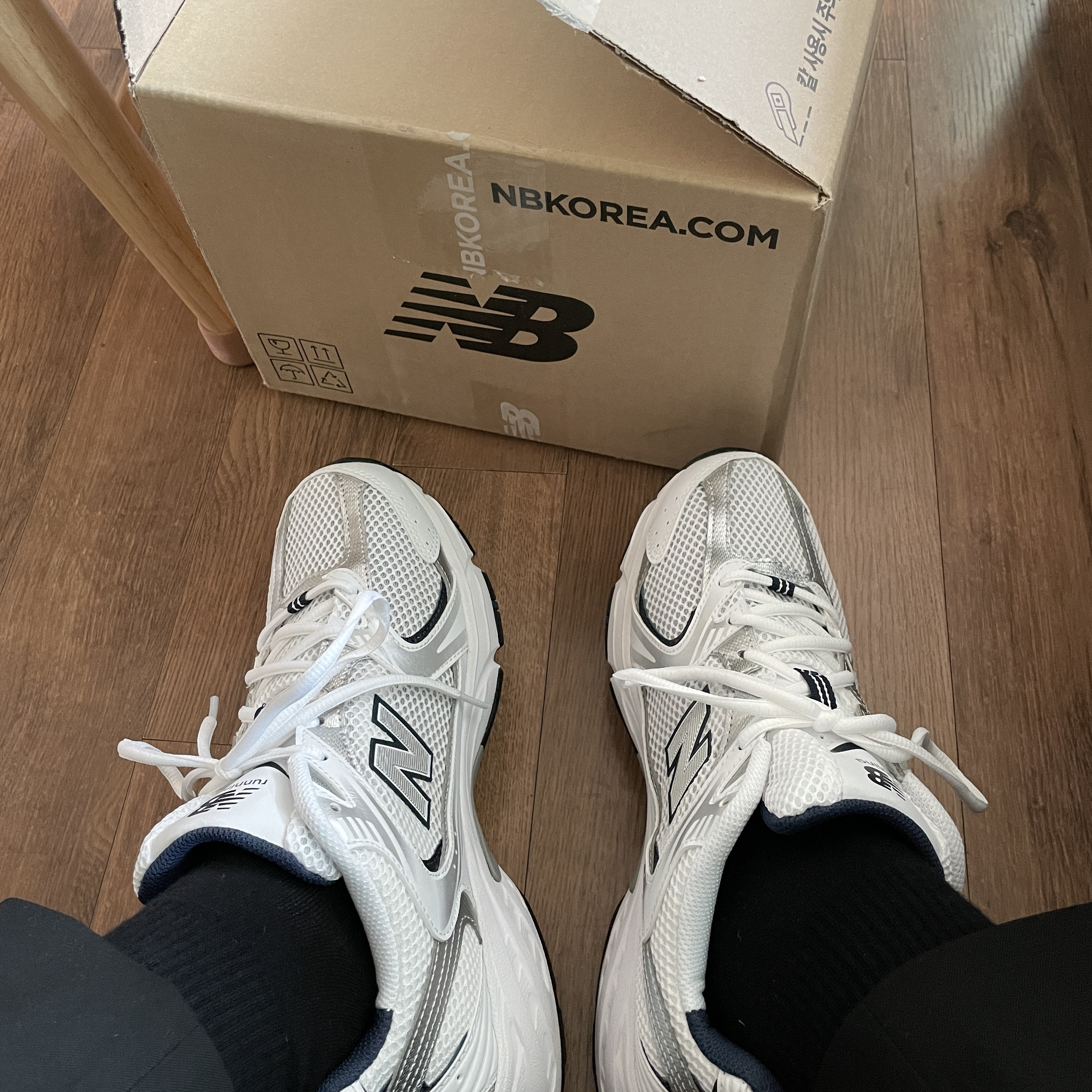 New Balance 530 White 착용 스타일