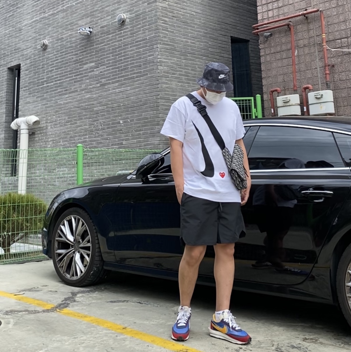 Play Comme des Garcons x Nike T-Shirt White, Essentials Volley Shorts Black - 20FW 착용 스타일