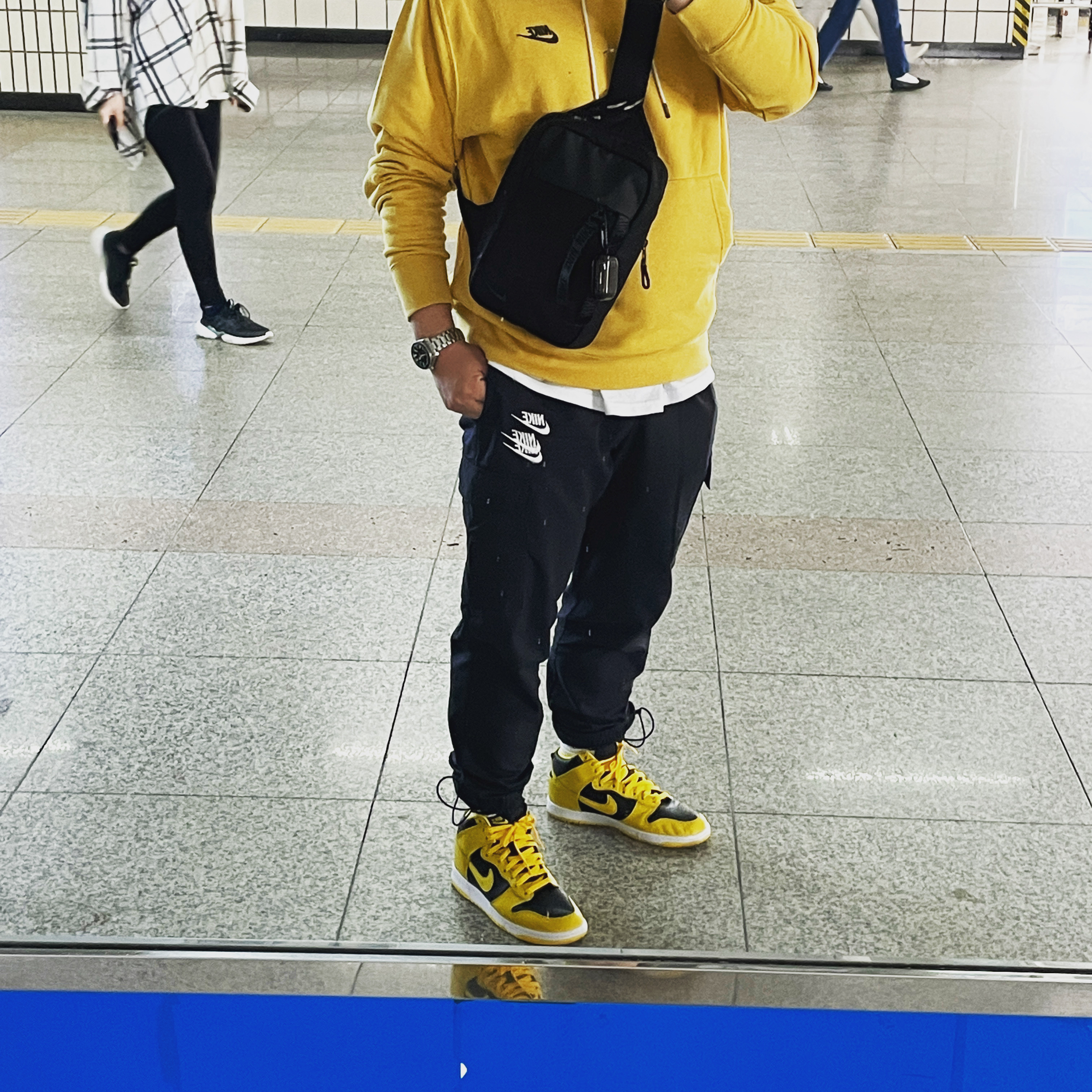 Nike Dunk High SP Varsity Maize 착용 스타일