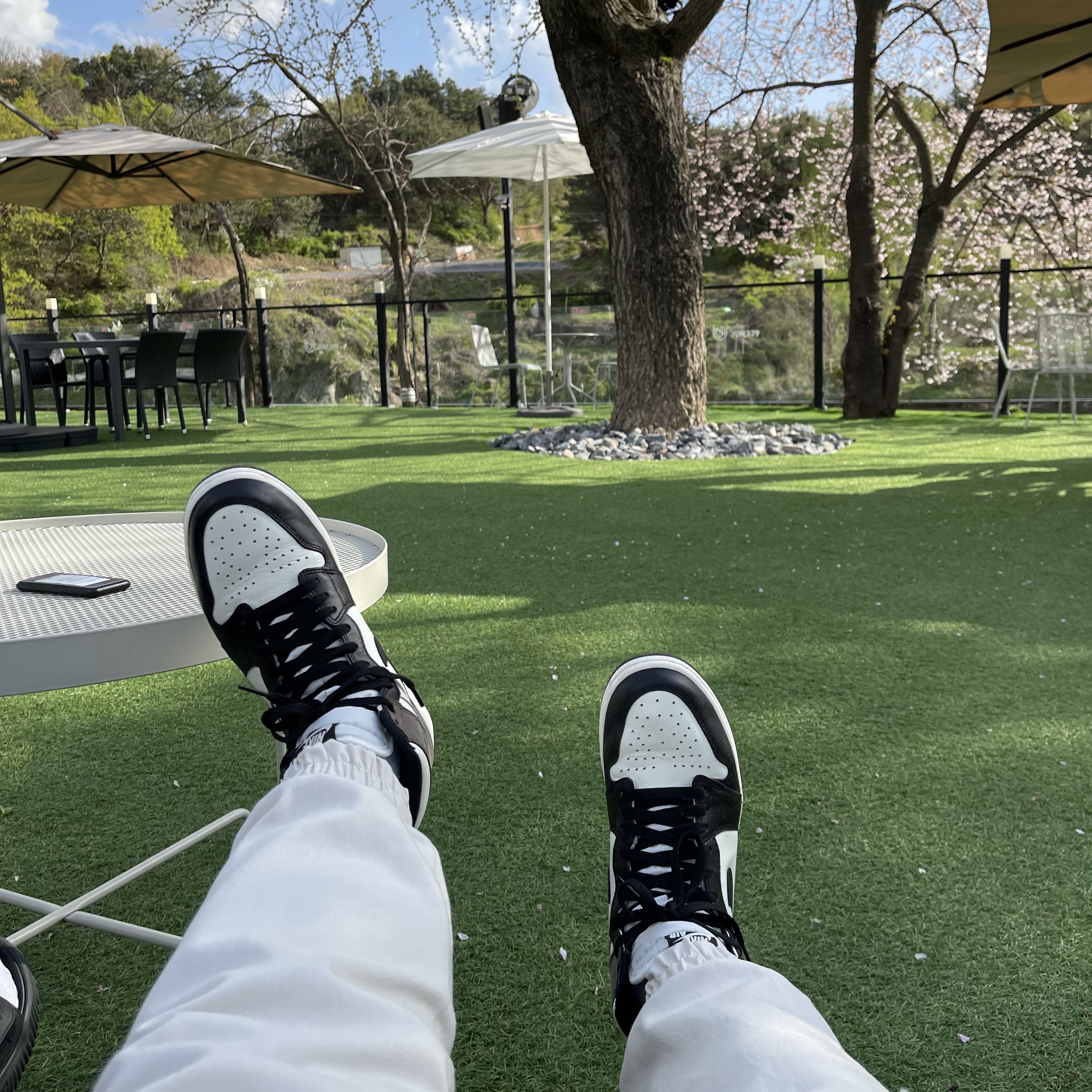 Jordan 1 Retro High OG Black Mocha 착용 스타일