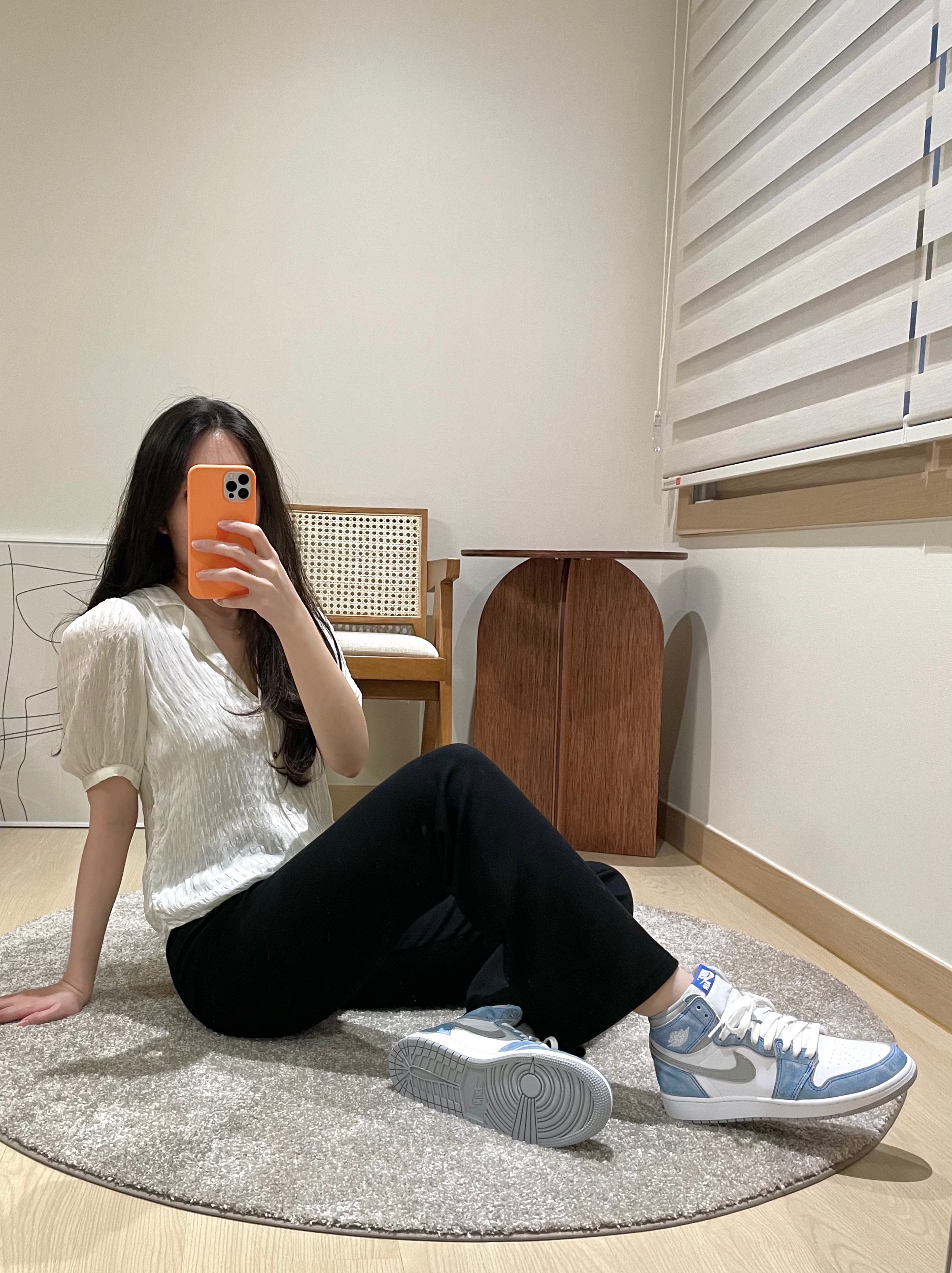 (GS) Jordan 1 Retro High OG Hyper Royal, Jordan 1 Retro High OG Hyper Royal 착용 스타일 - 1