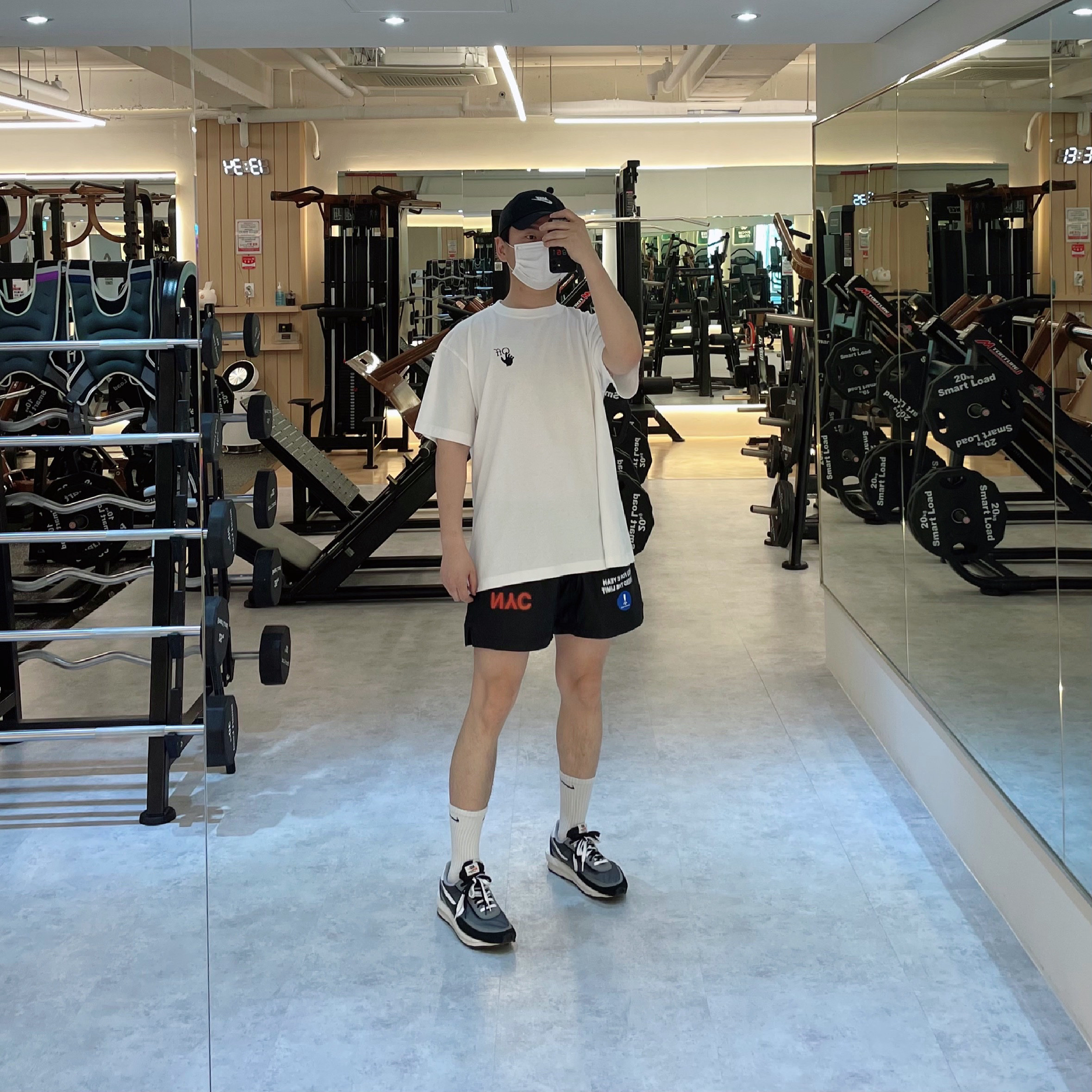 Nike x Sacai LDWaffle Black 착용 스타일