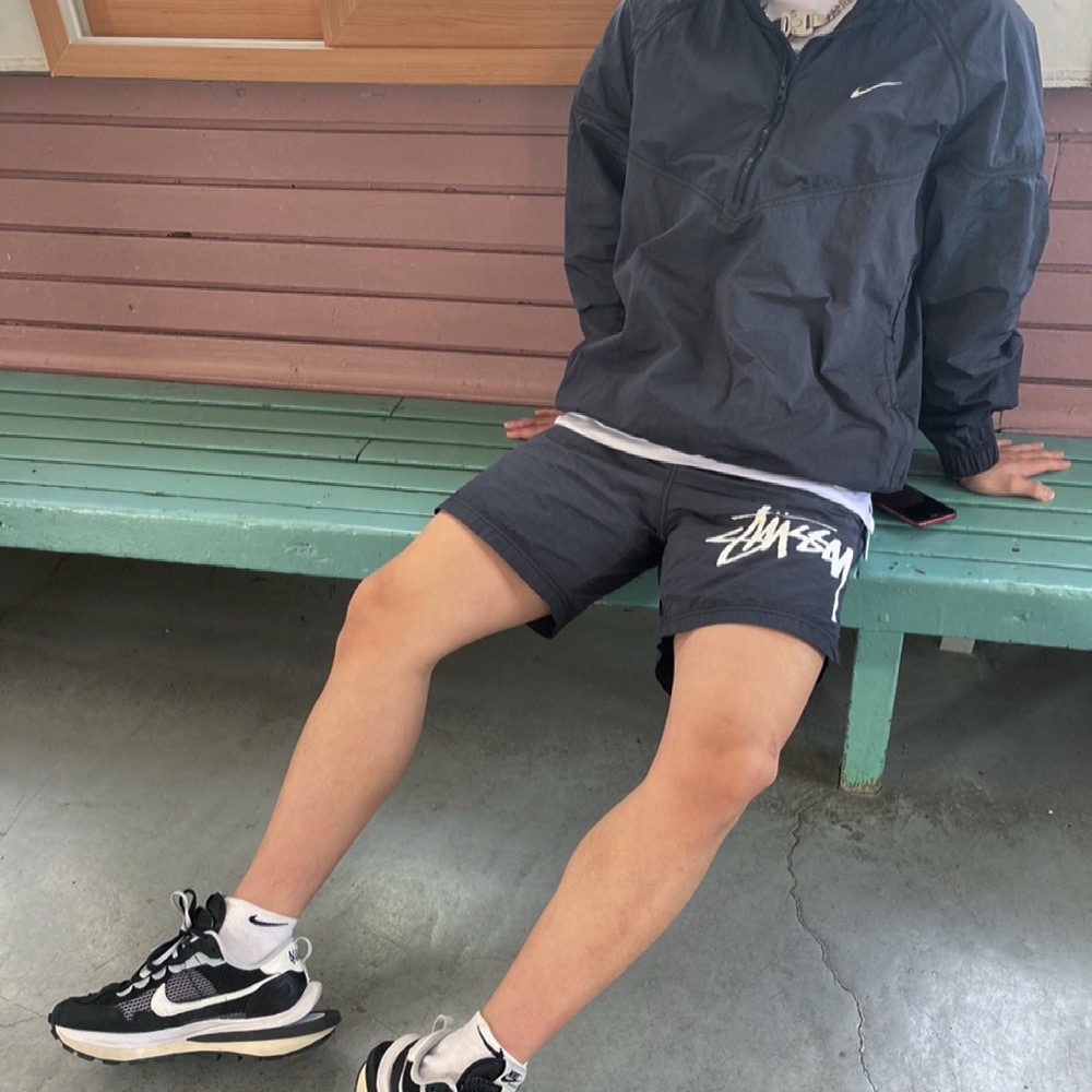 Nike x Stussy Windrunner Jacket Off Noir, Nike x Stussy Water Shorts Off Noir 착용 스타일
