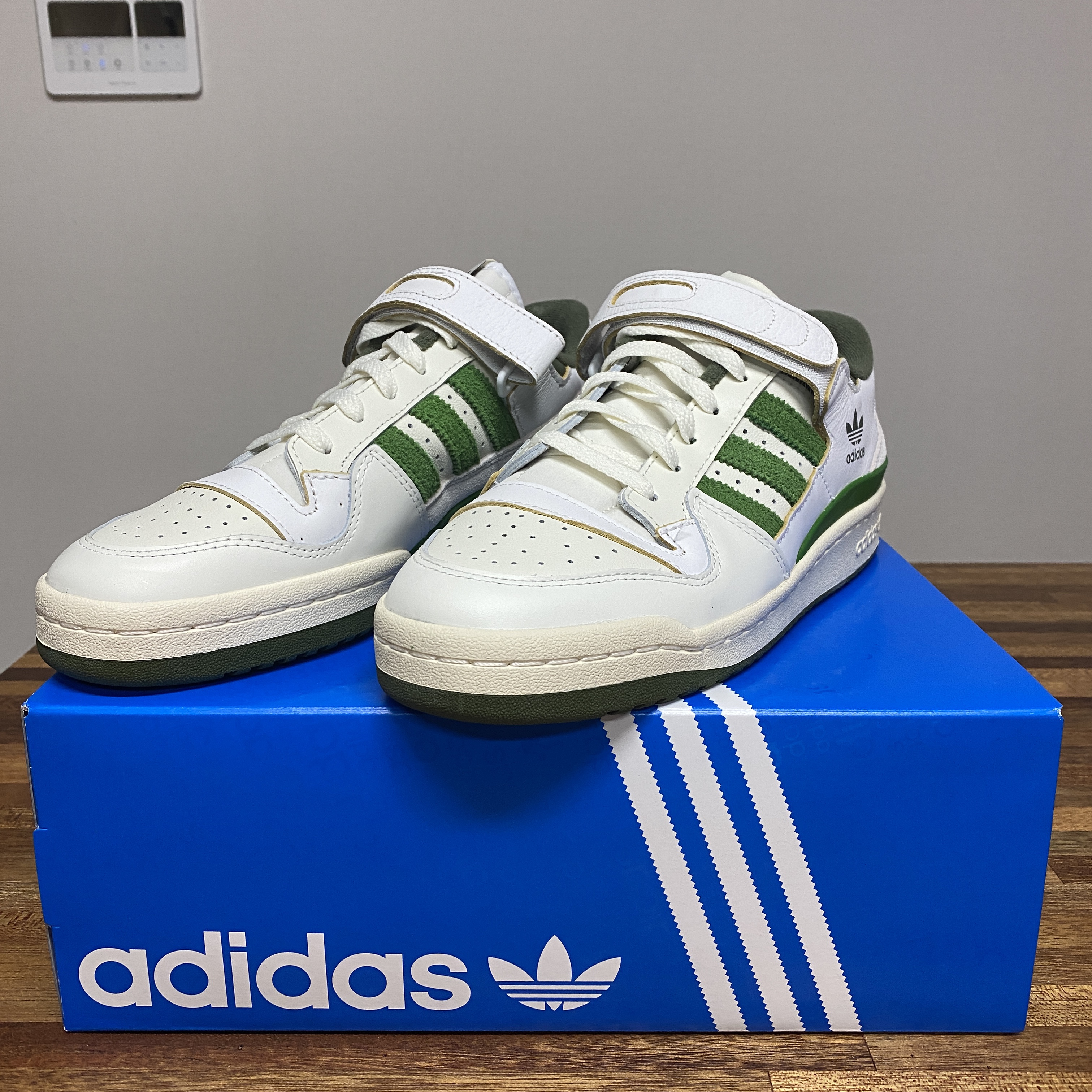 Adidas Forum 84 Low Crew Green 착용 스타일 - 1