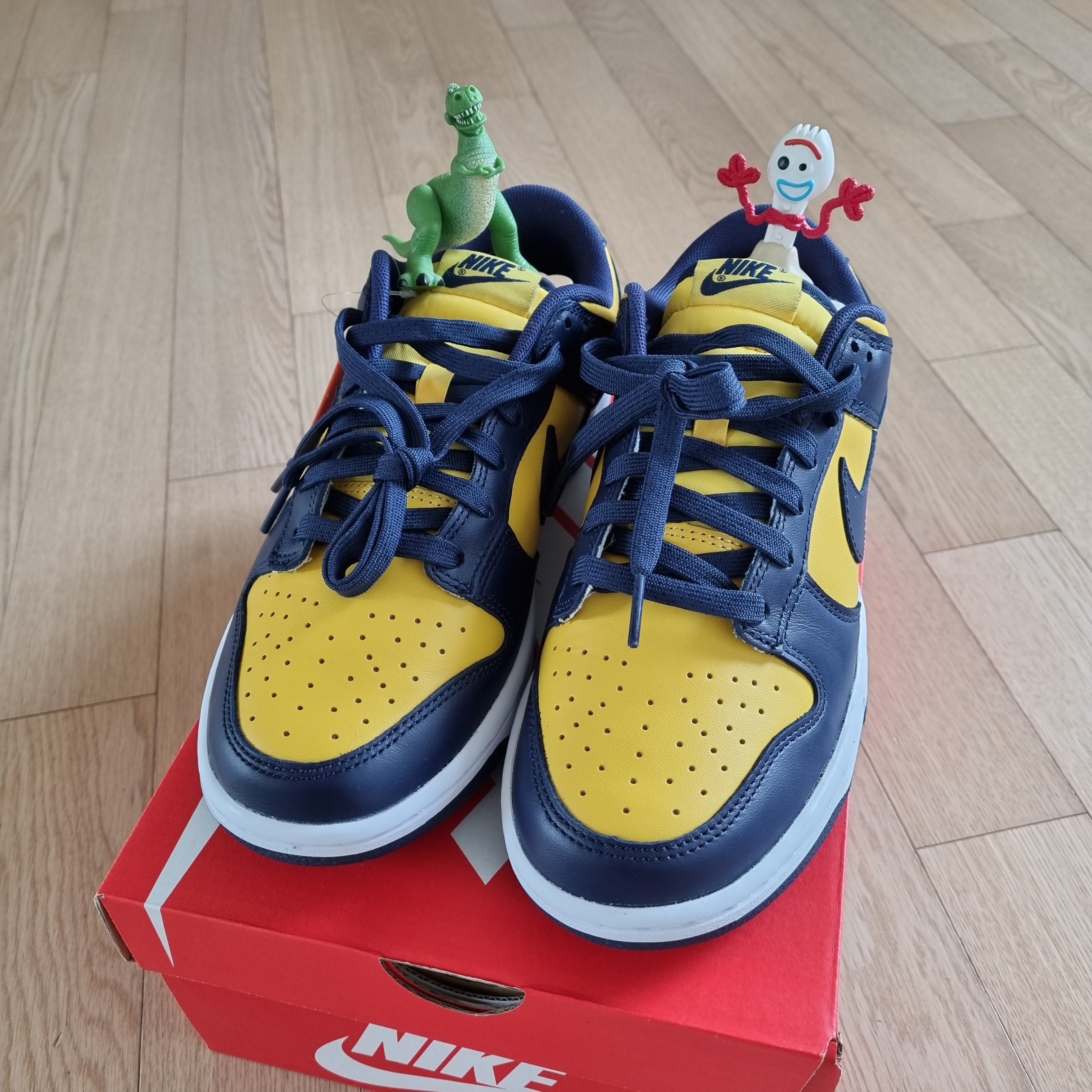 Nike Dunk Low Retro Varsity Maize 착용 스타일