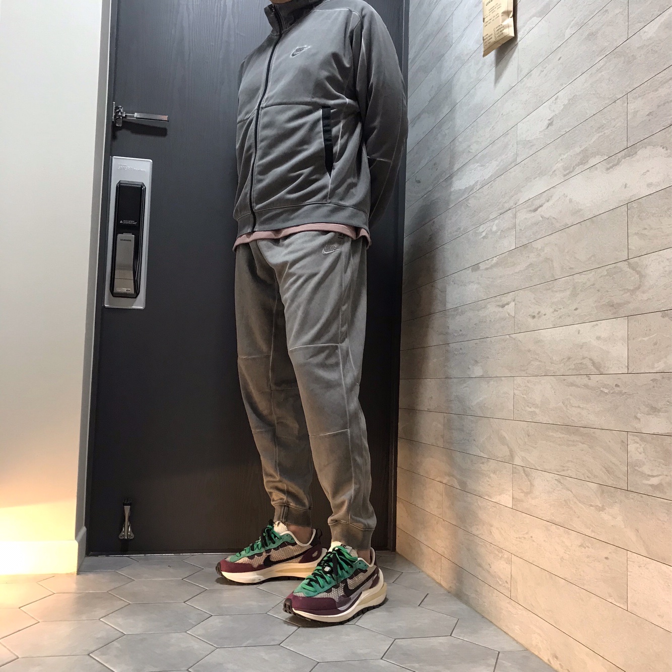Nike x Sacai VaporWaffle String & Black Villain Red 착용 스타일