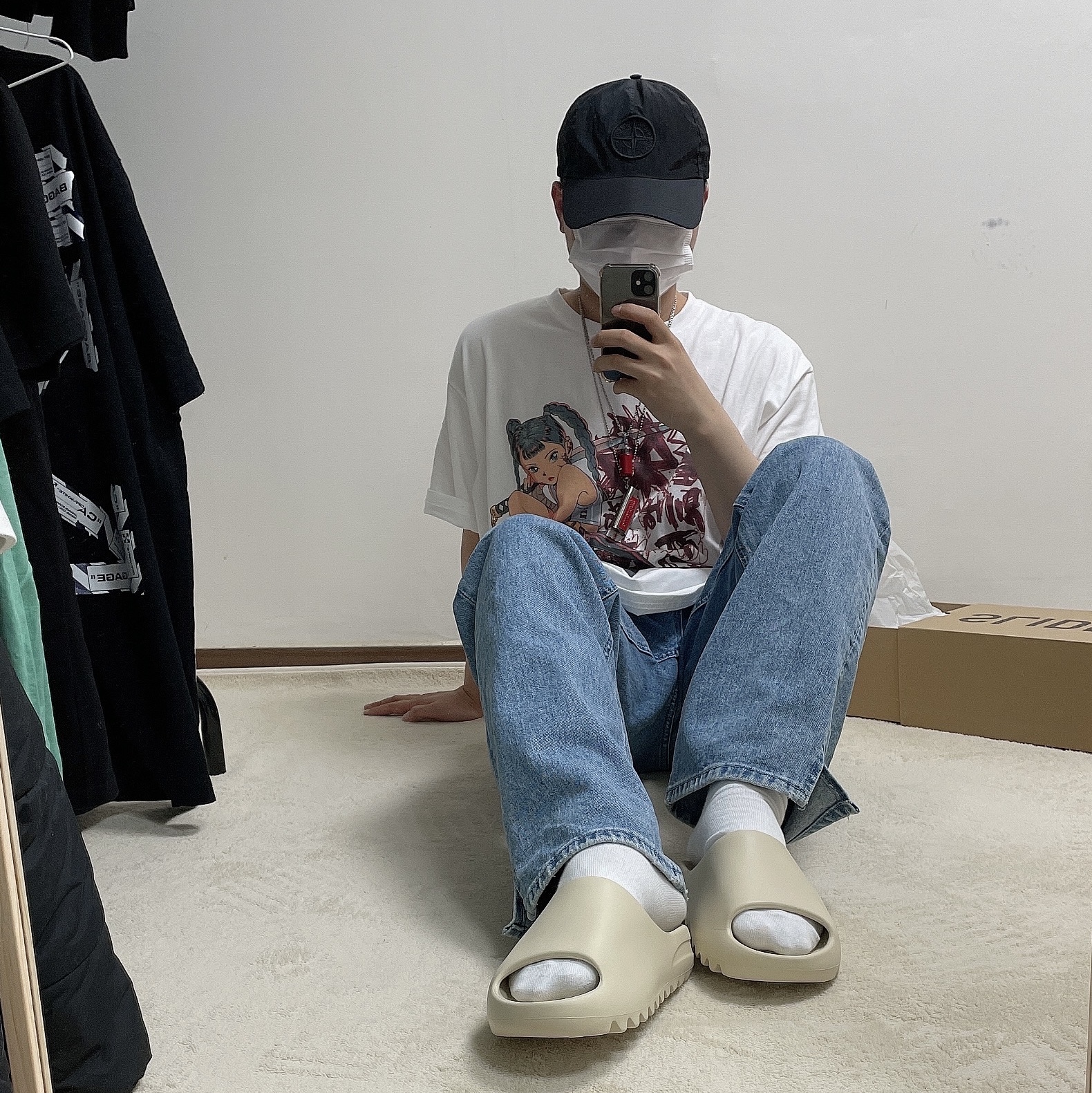 Adidas Yeezy Slide Bone 착용 스타일