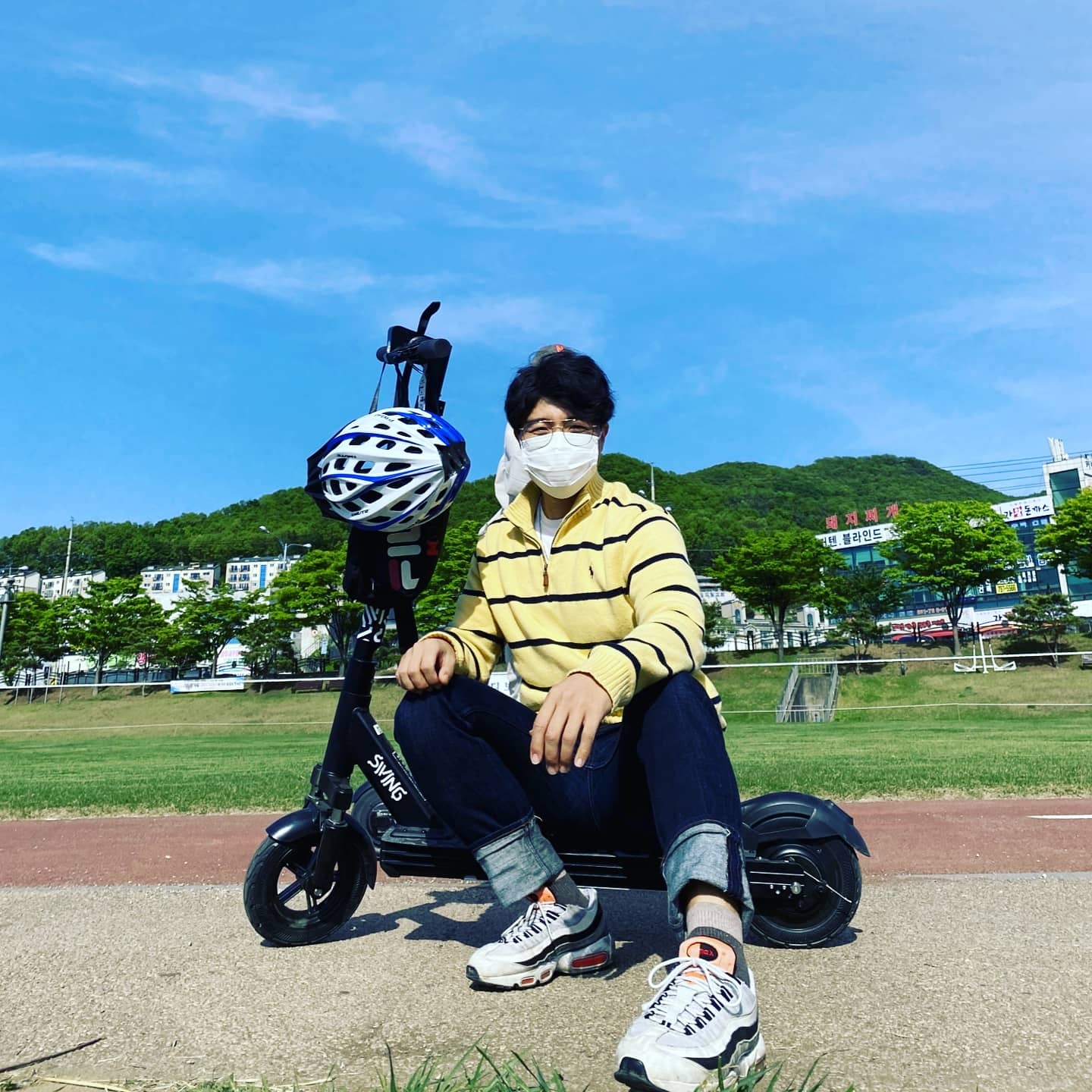 Nike Air Max 95 SE Retro Future 착용 스타일 - 1