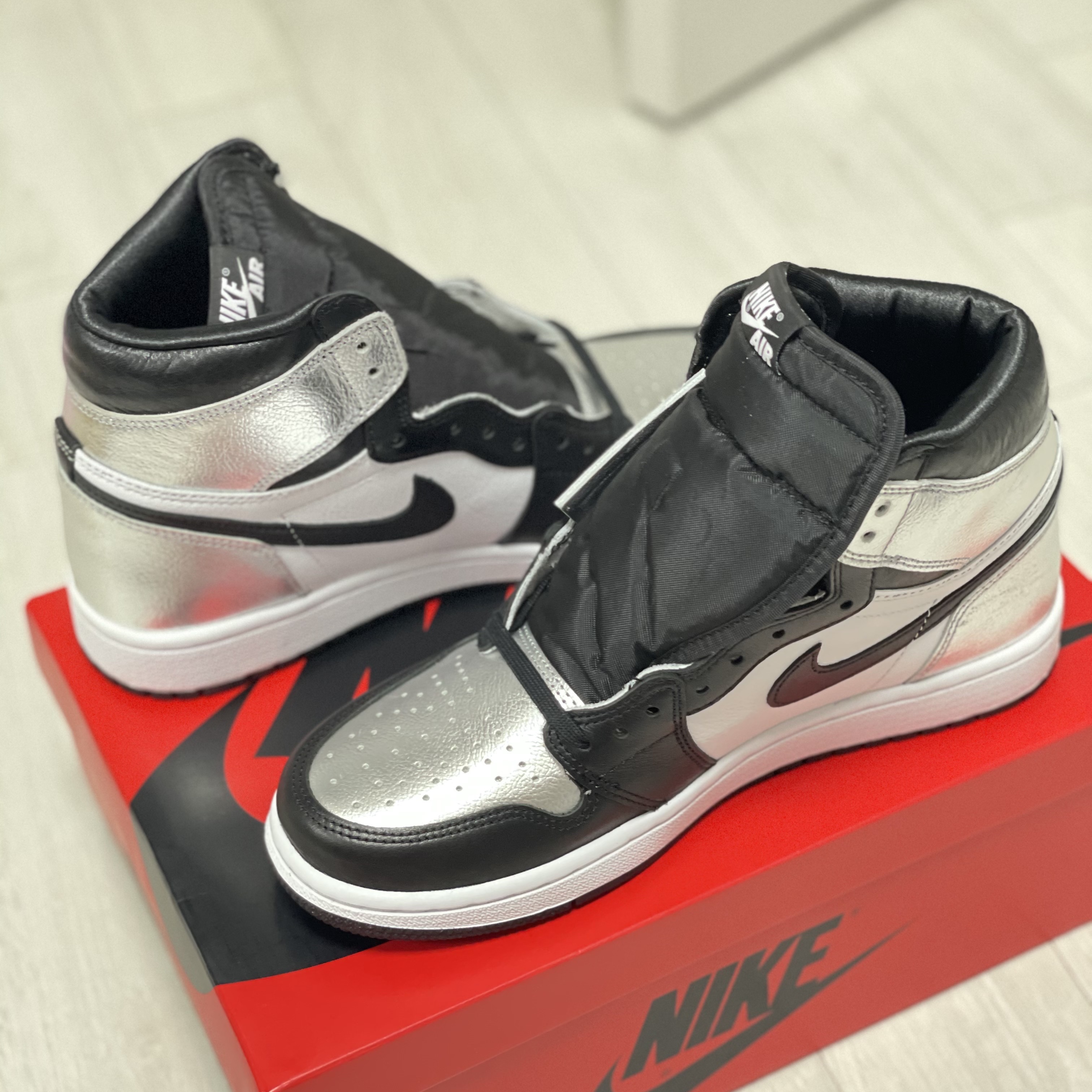 (W) Jordan 1 Retro High OG Silver Toe 착용 스타일 - 3
