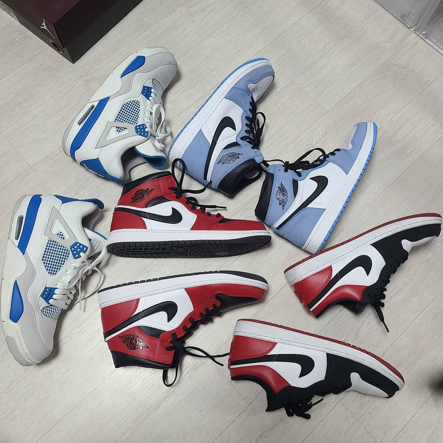 Jordan 4 Retro Military Blue 2012, Jordan 1 Mid Chicago Black Toe 착용 스타일