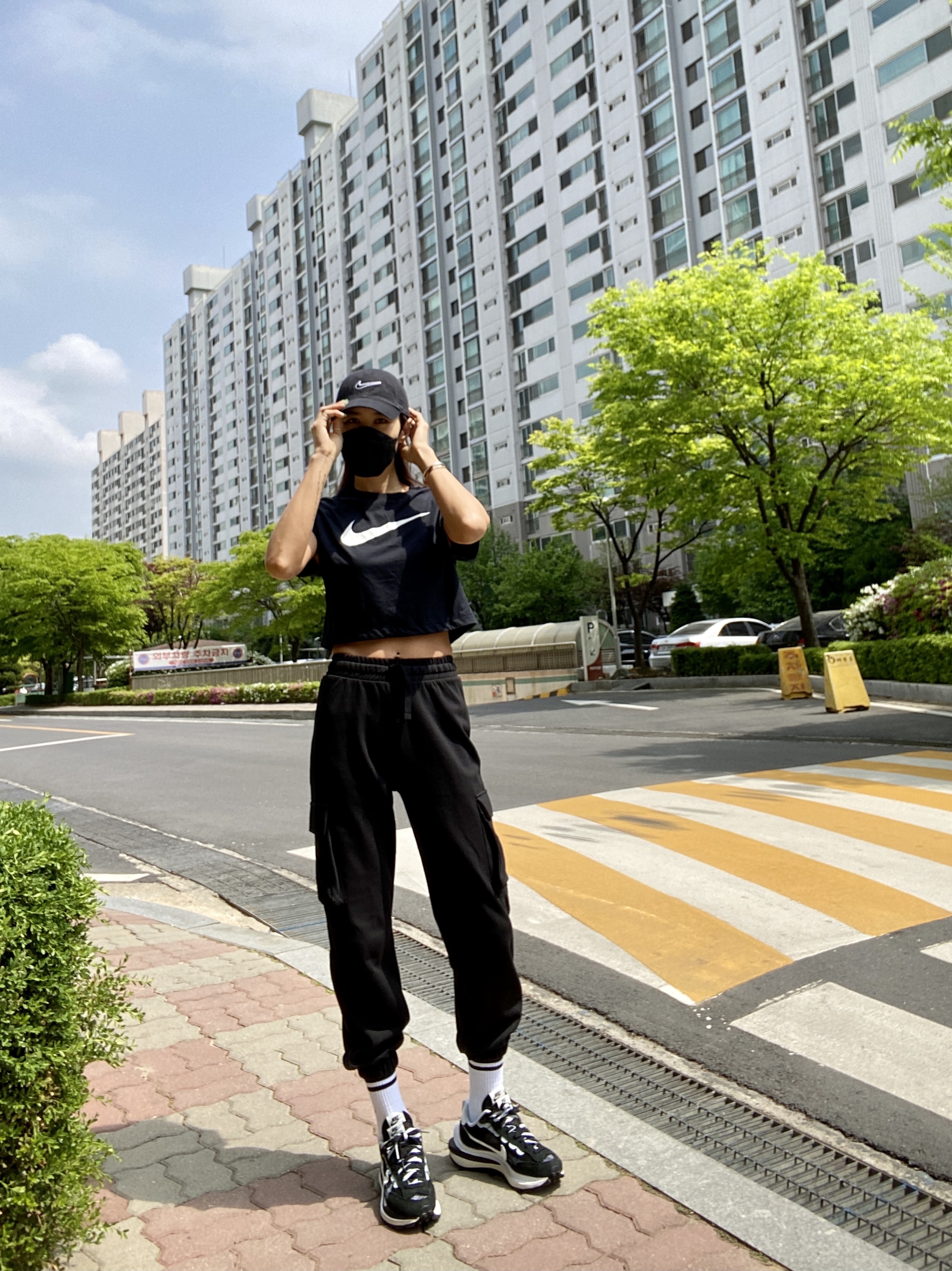 Nike x Sacai VaporWaffle Black White 착용 스타일 - 1
