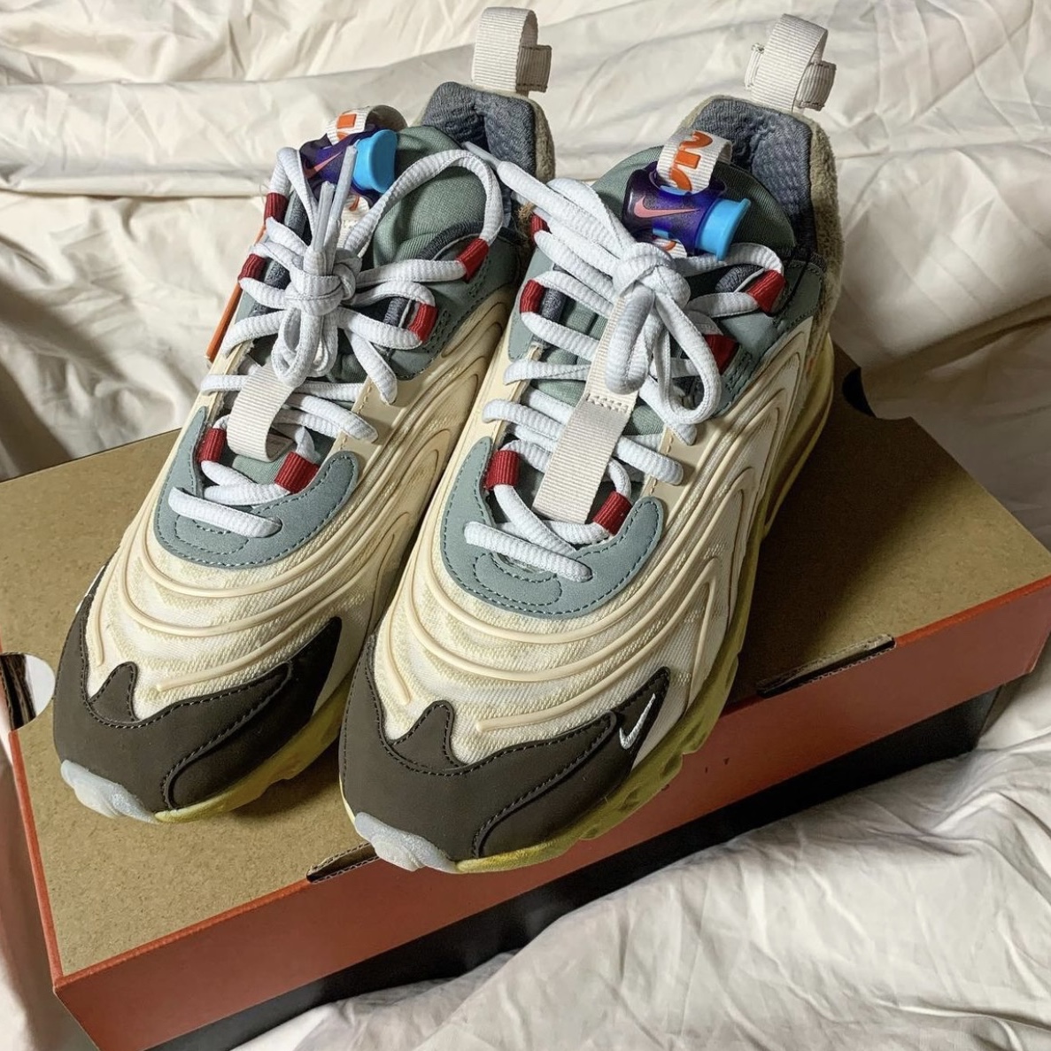 Nike x Travis Scott Air Max 270 React Cactus Trails 착용 스타일