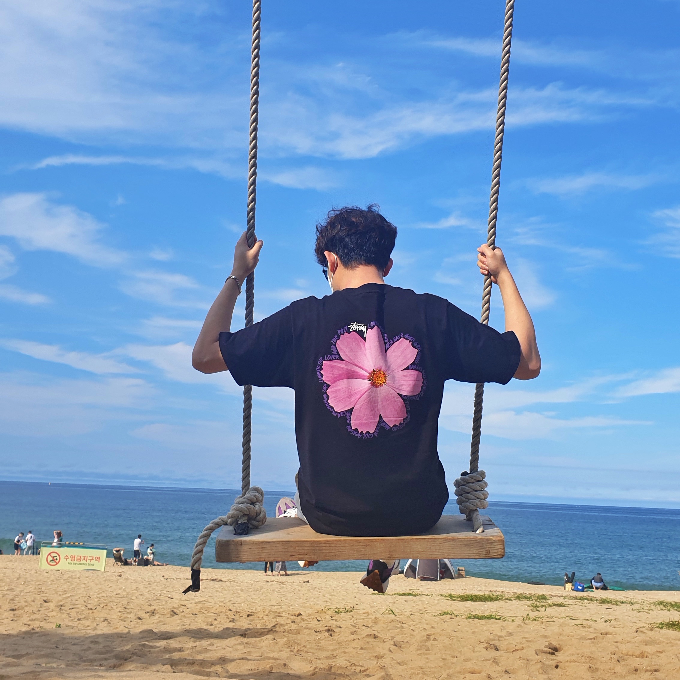 (W) New Balance 327 Purple Black, Stussy Cosmos T-Shirt Black 착용 스타일