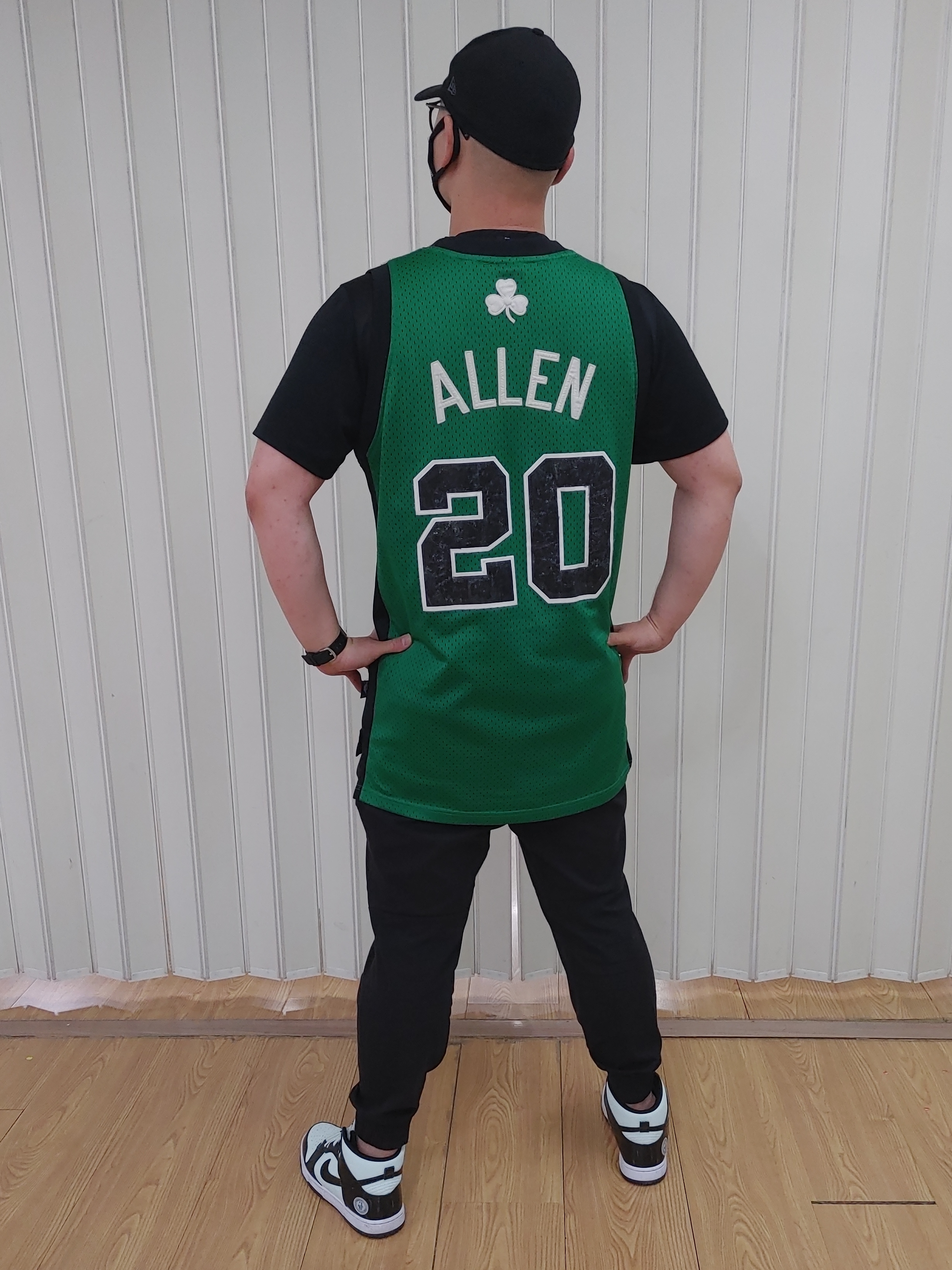 Nike Dunk High Barely Green 착용 스타일 - 2