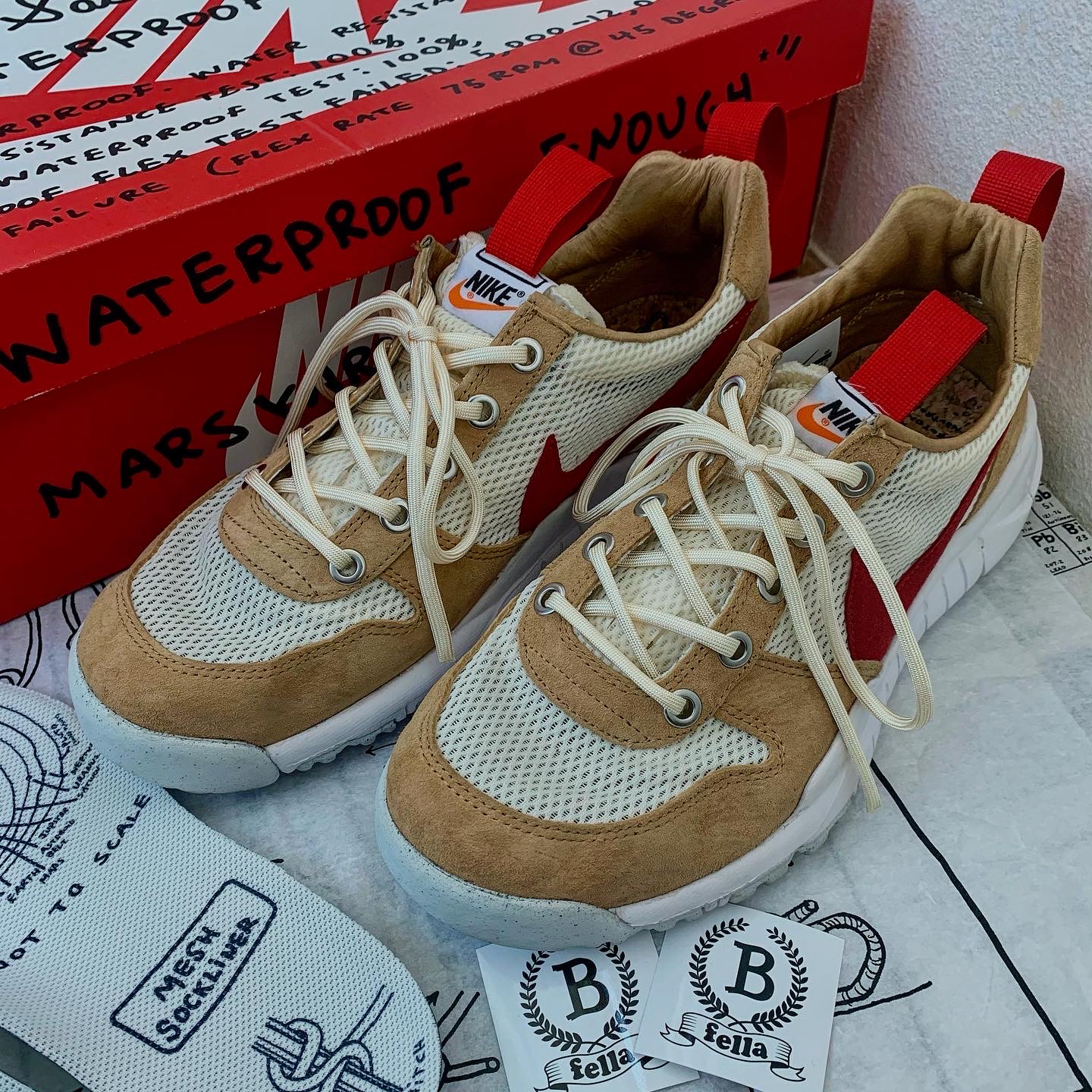 Nike x Tom Sachs Mars Yard Overshoe 3.0, Jordan 1 Retro High OG Chicago 2015 μ°©μ© μ€νμΌ - 1