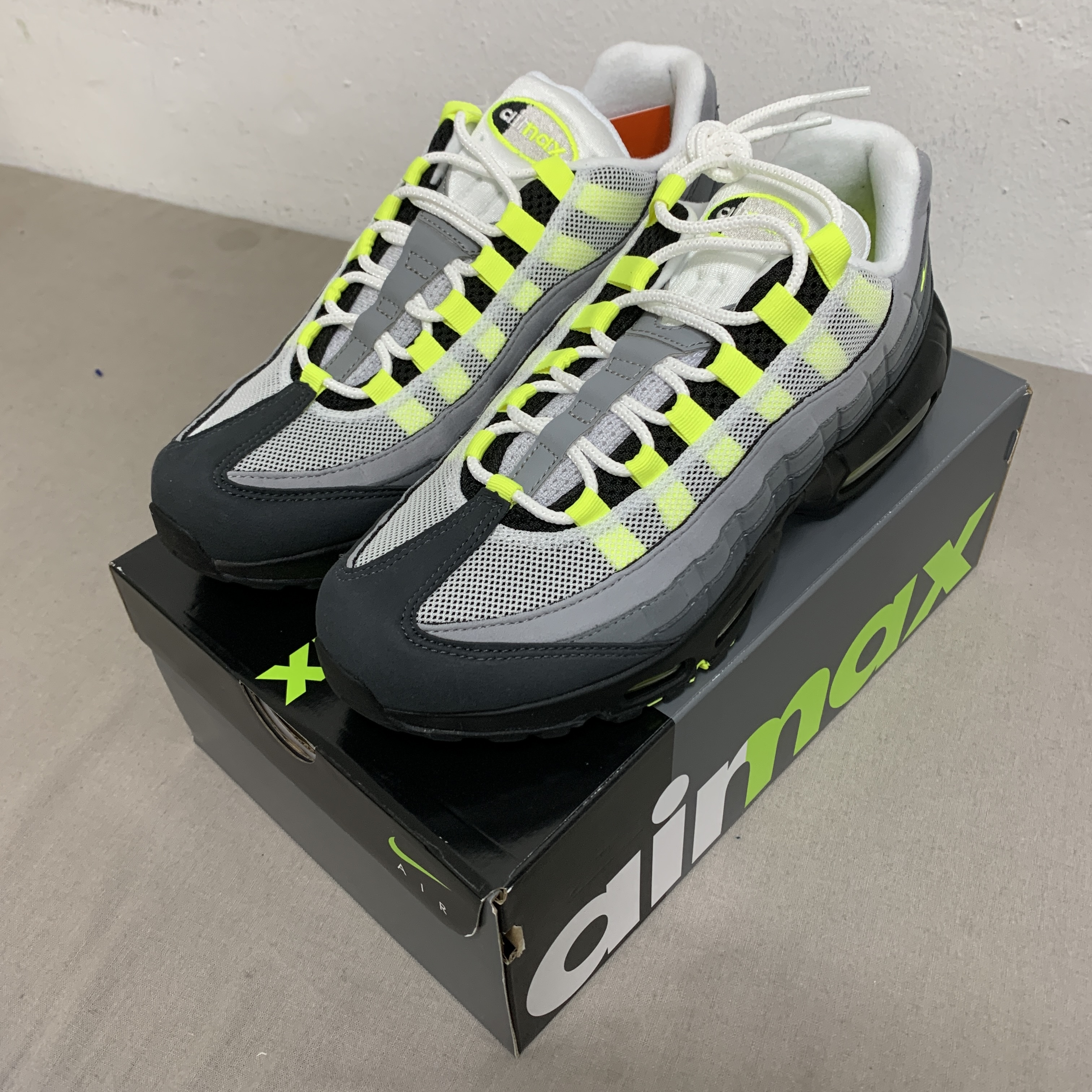 Nike Air Max 95 OG Neon Yellow 2020 착용 스타일