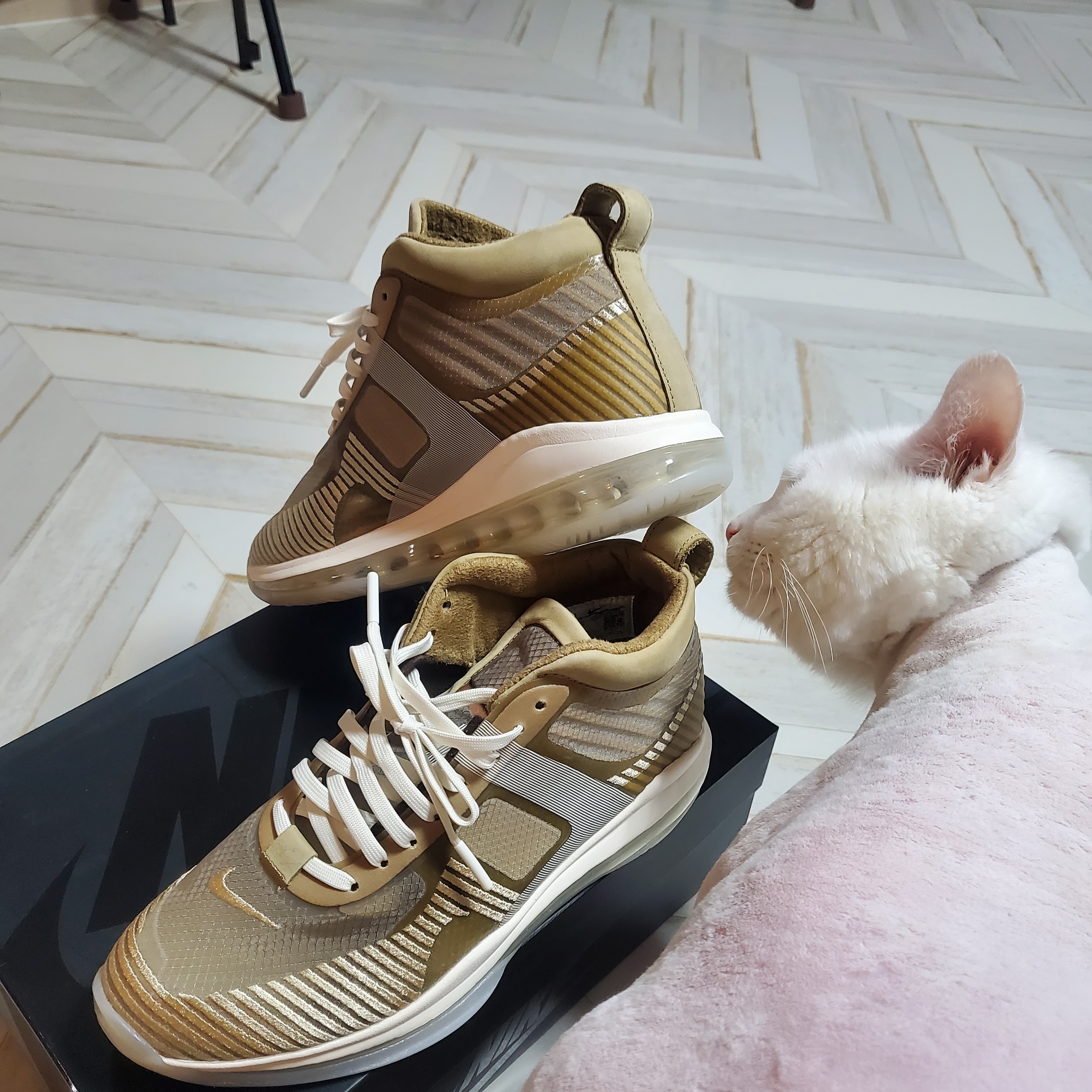 Nike x John Elliott LeBron QS Icon Parachute Beige 착용 스타일 - 2
