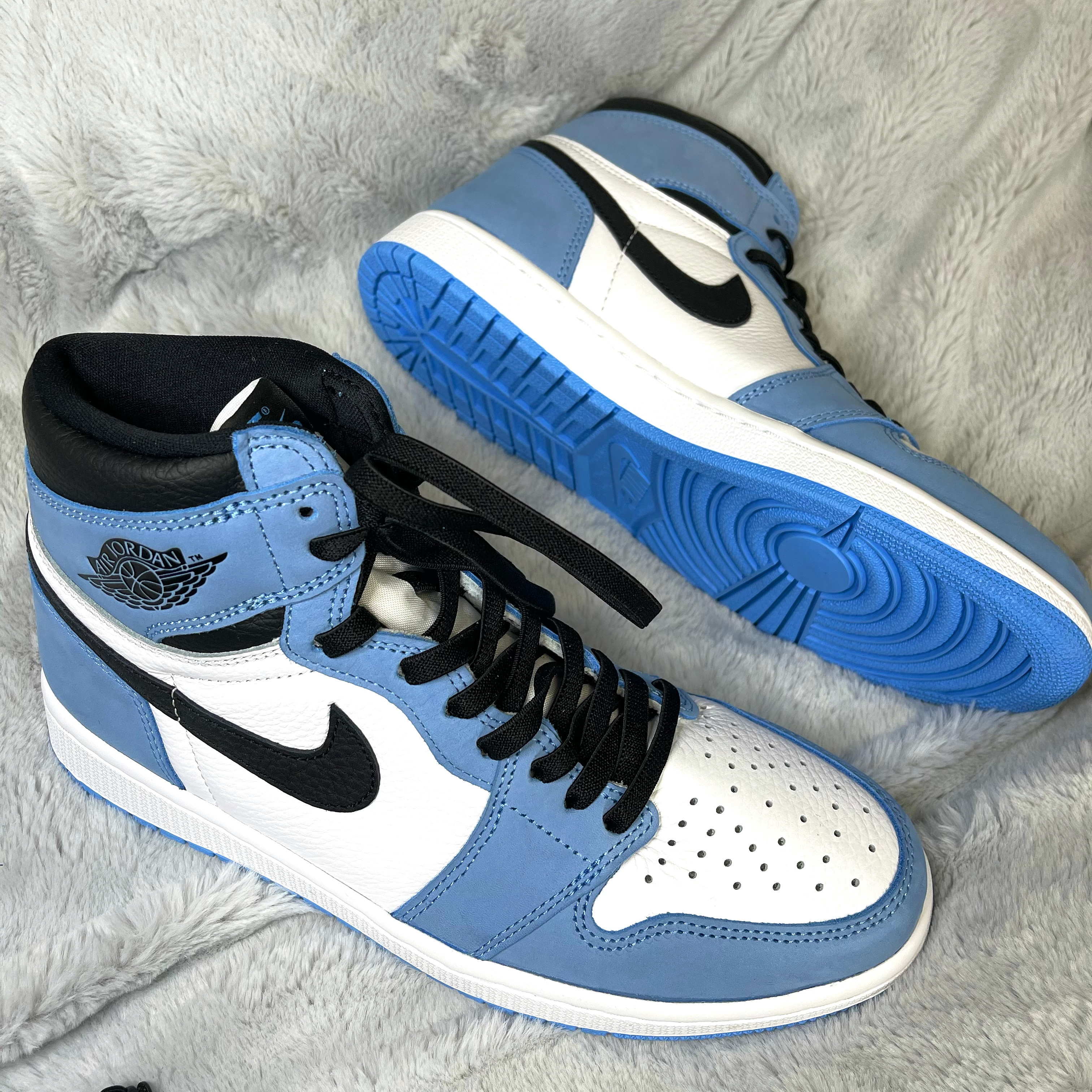 Jordan 1 Retro High OG University Blue 착용 스타일