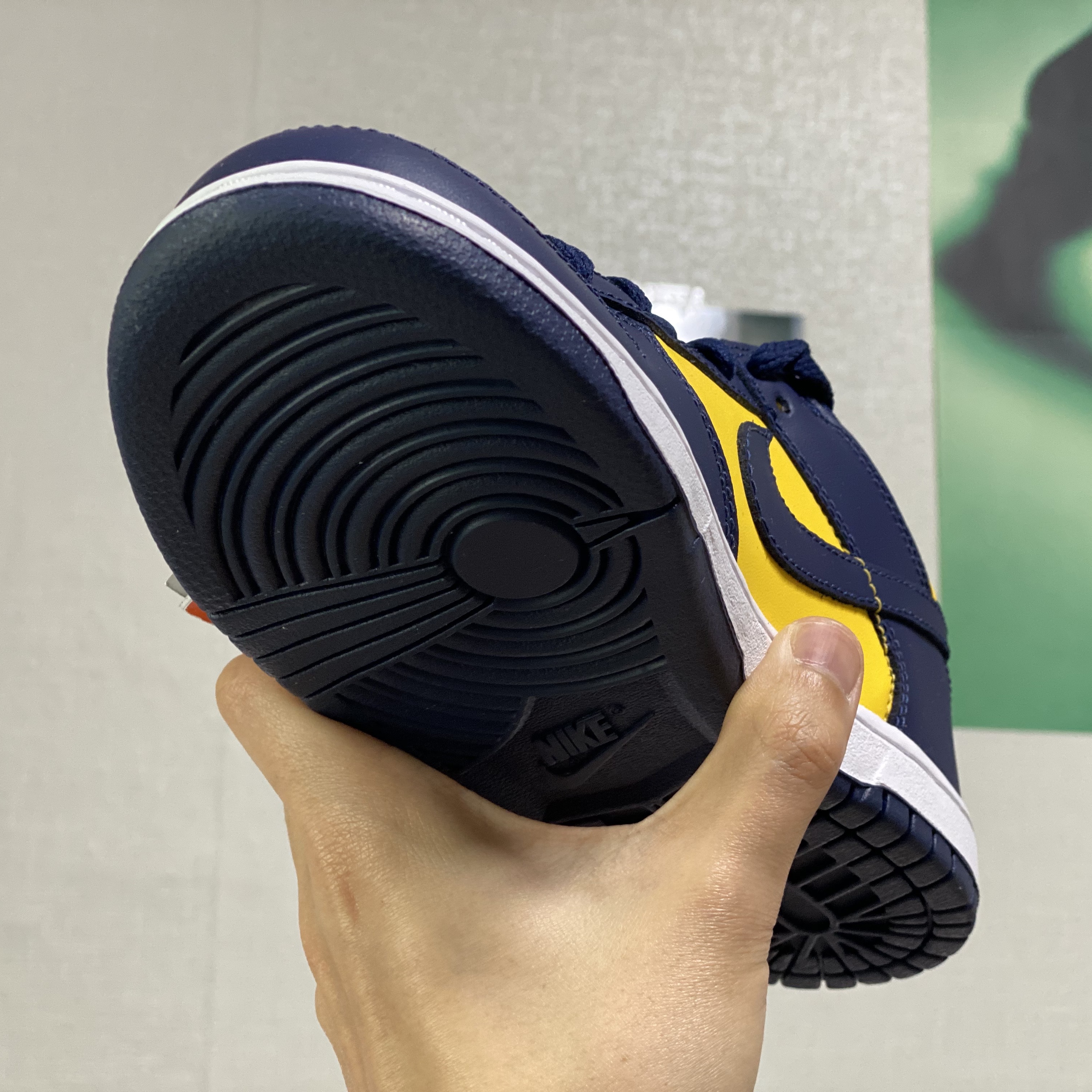 Nike Dunk Low Retro Black, (PS) Nike Dunk Low Varsity Maize 착용 스타일 - 2