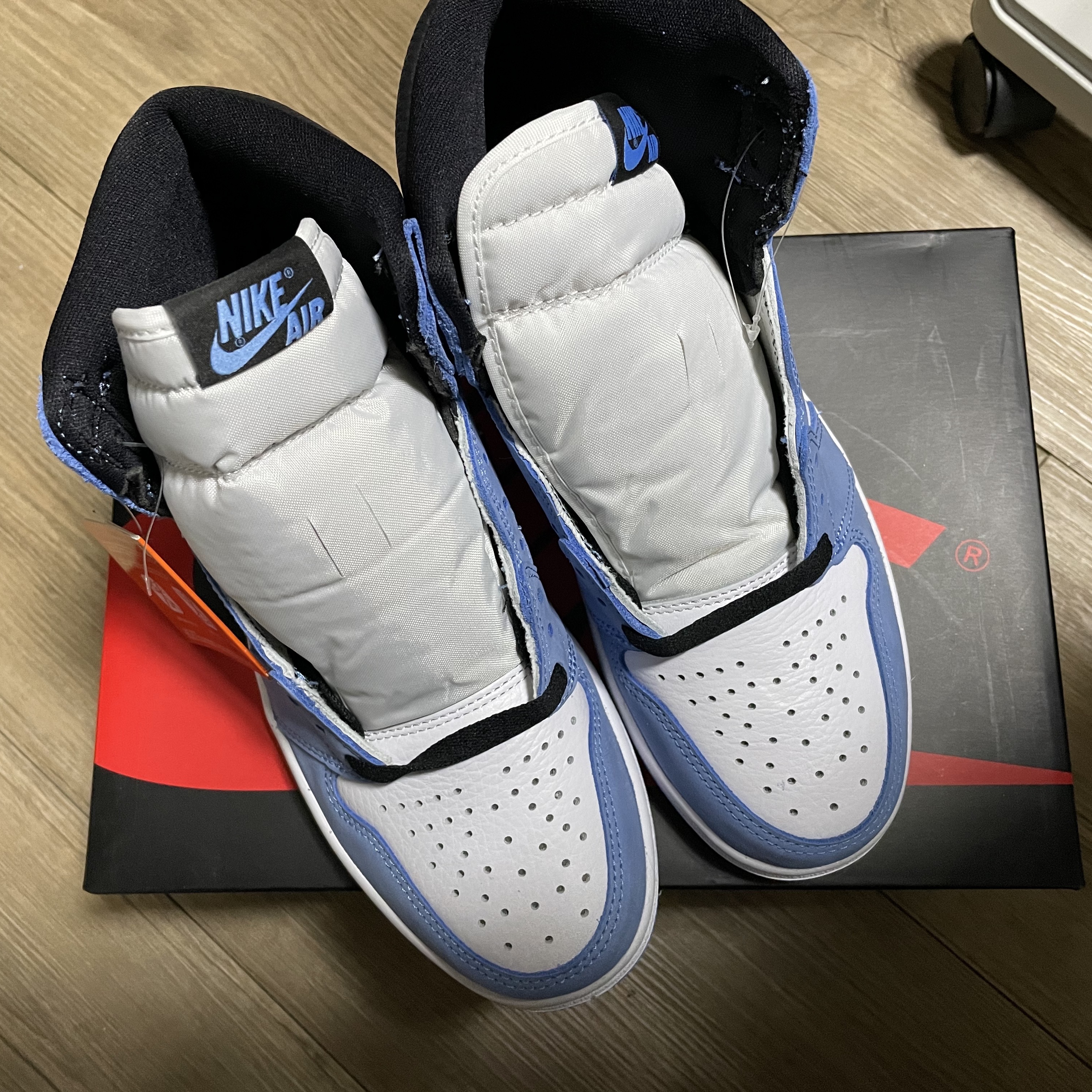 Jordan 1 Retro High OG University Blue 착용 스타일 - 2