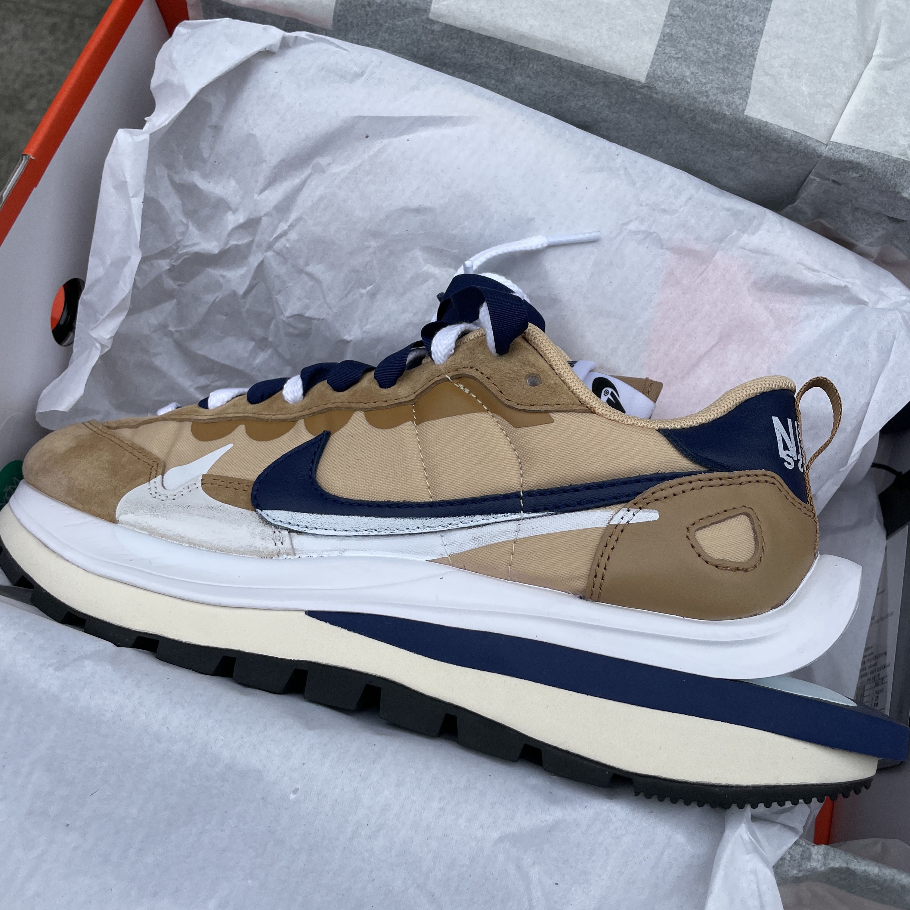 Nike x Sacai VaporWaffle Sesame and Blue Void 착용 스타일