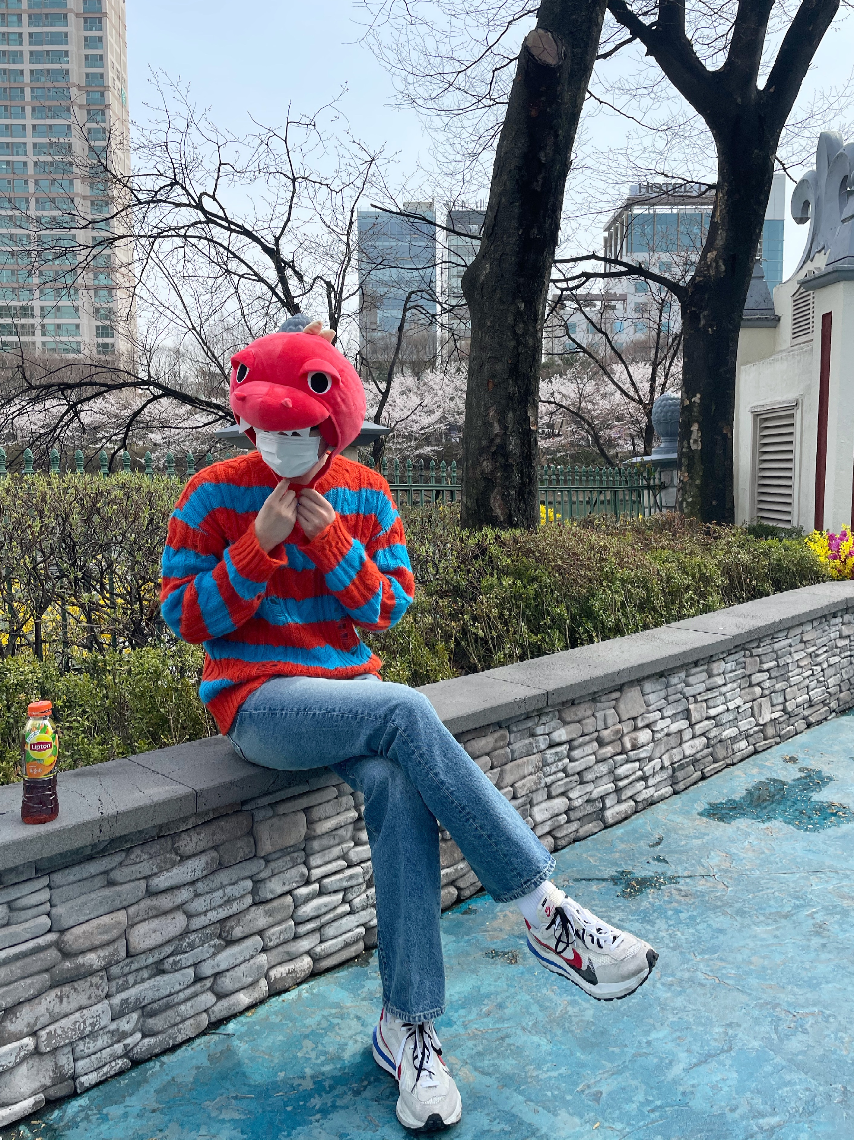 Nike x Sacai VaporWaffle Royal Fuchsia 착용 스타일
