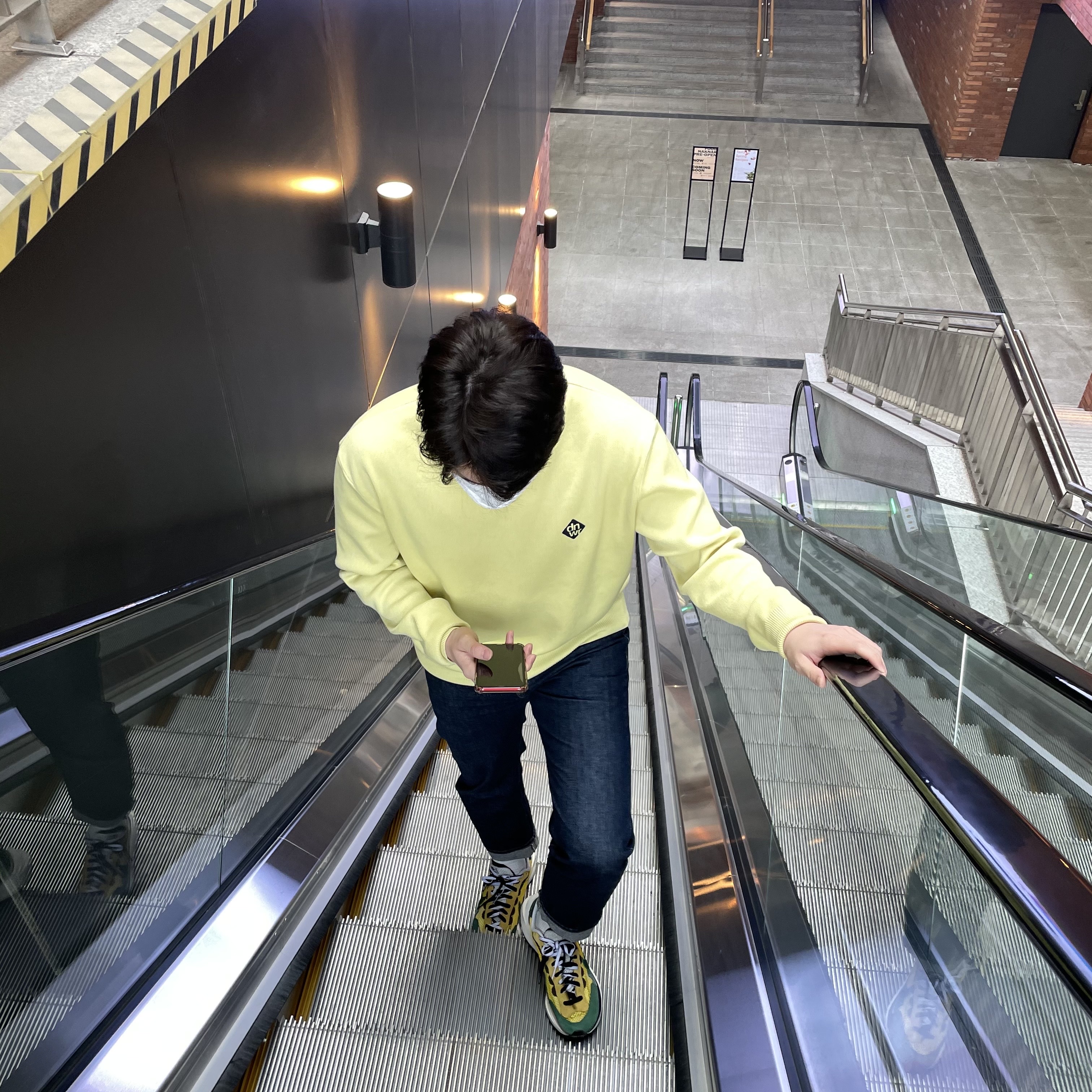 Nike x Sacai VaporWaffle Tour Yellow & Gorge Green Sail 착용 스타일 - 2