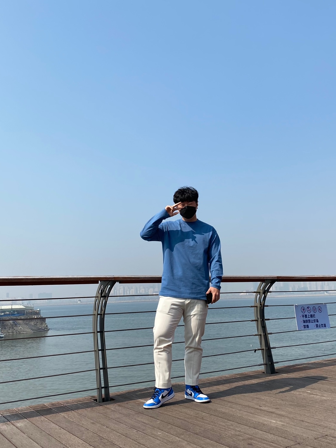 Jordan 1 Mid SE Signal Blue 착용 스타일 - 1