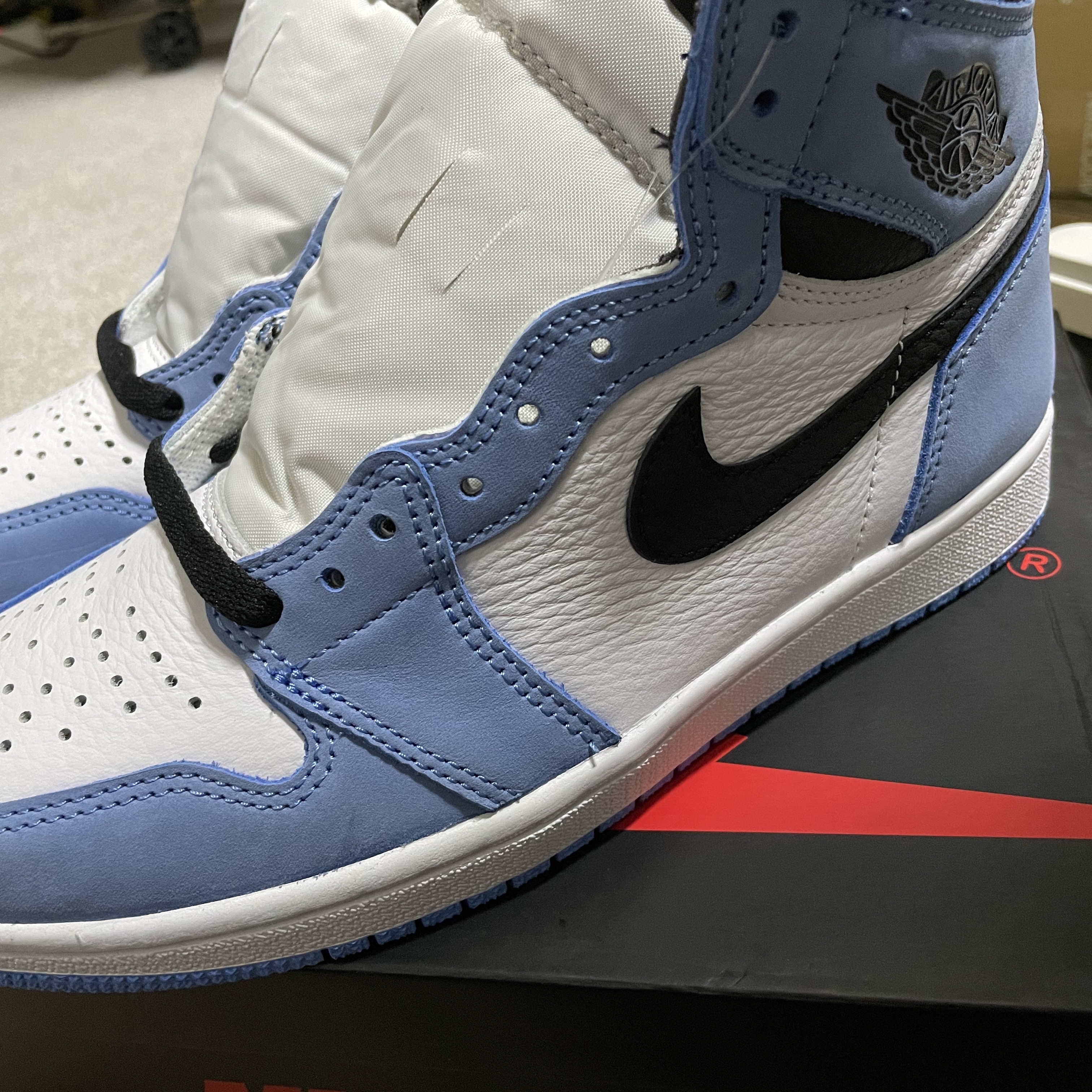 Jordan 1 Retro High OG University Blue 착용 스타일 - 1
