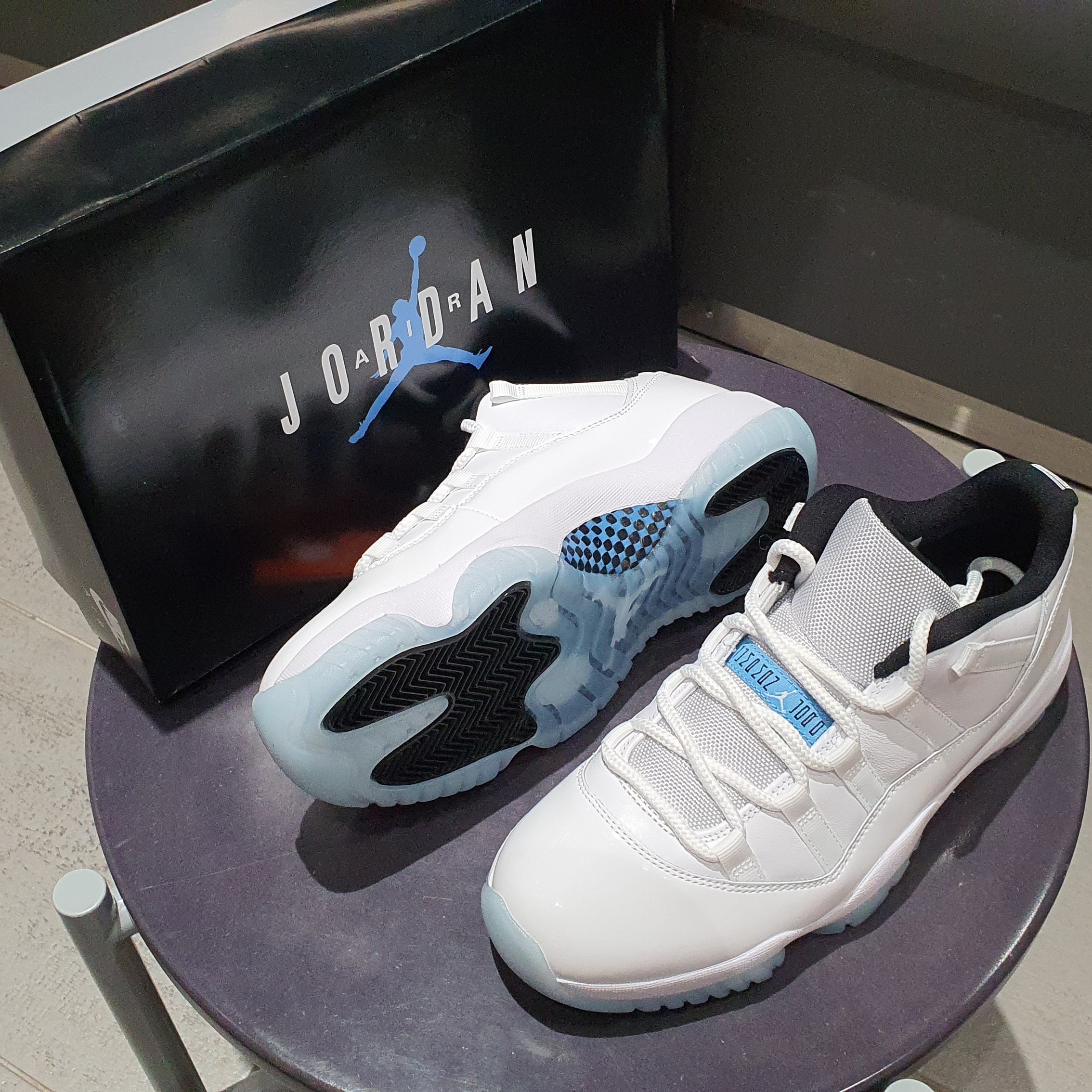 Jordan 11 Retro Low Legend Blue 착용 스타일 - 1