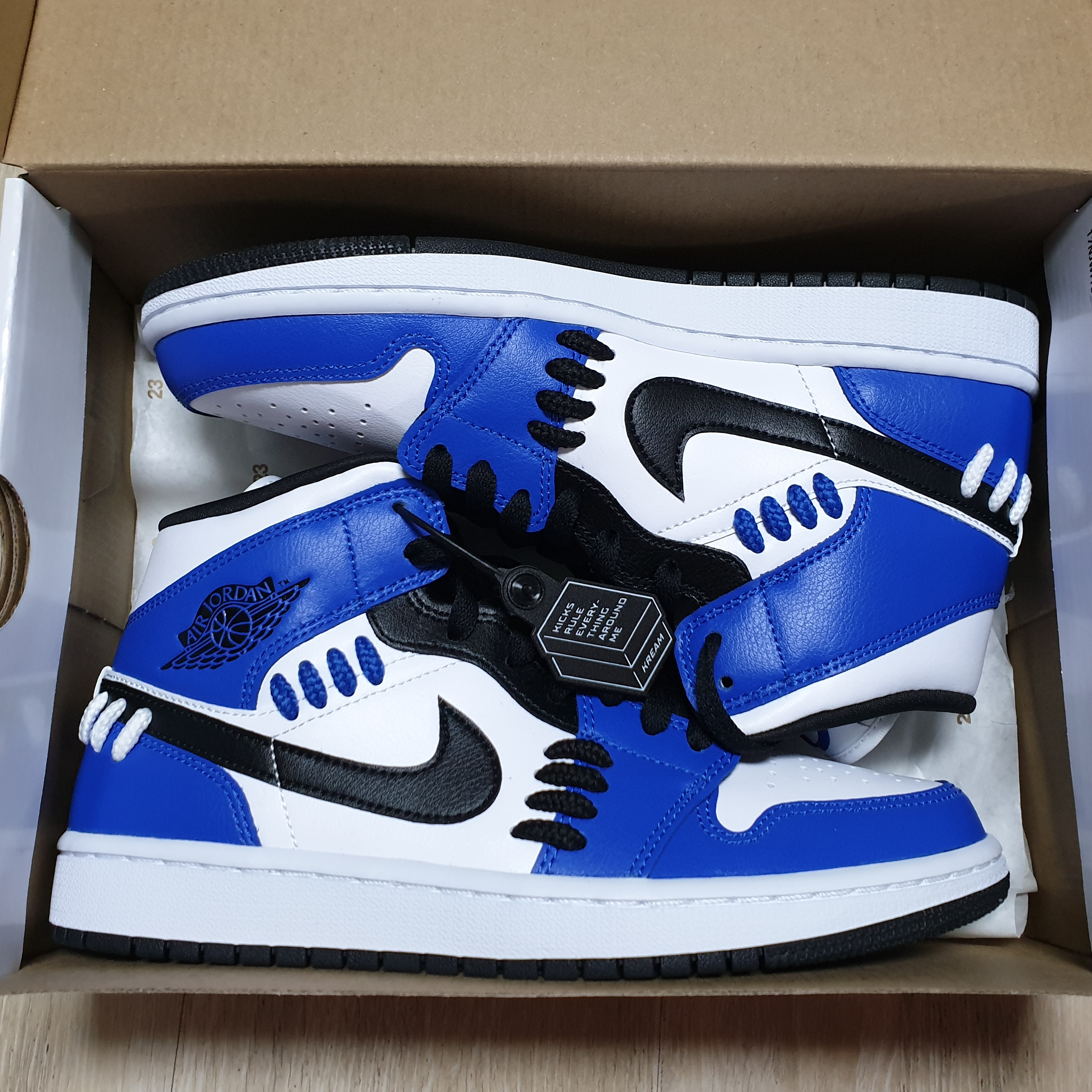 (W) Jordan 1 Mid SE Sisterhood 착용 스타일