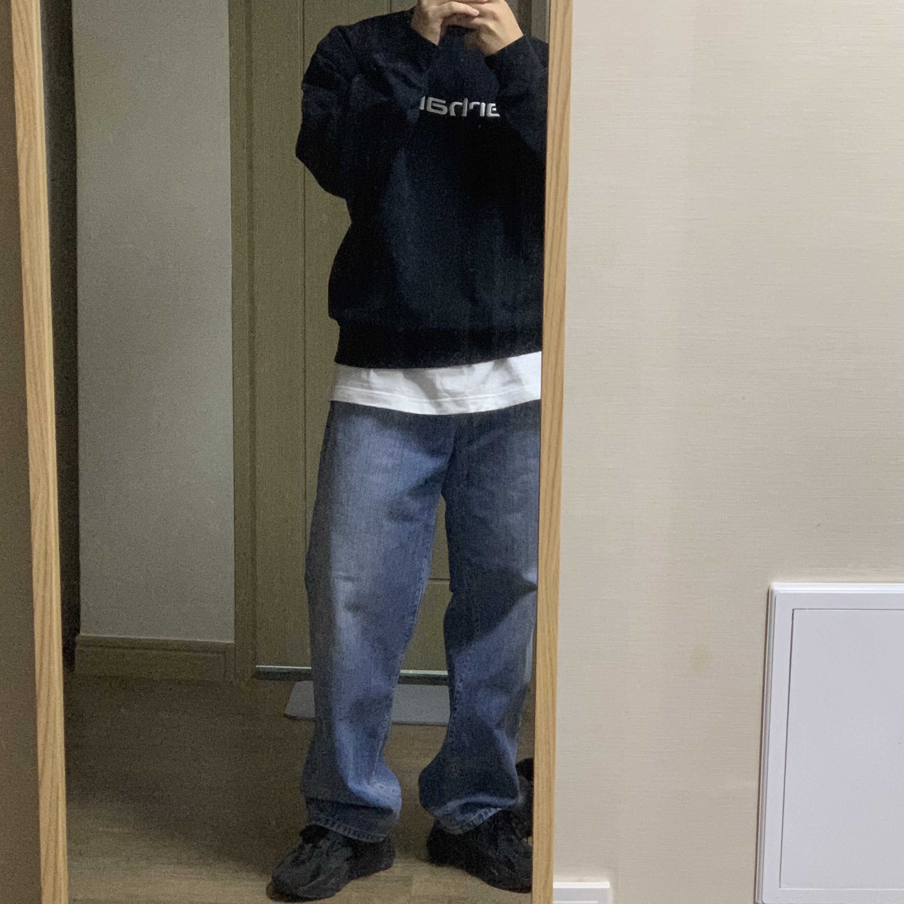Adidas Yeezy Boost 700 V2 Vanta 2019 착용 스타일