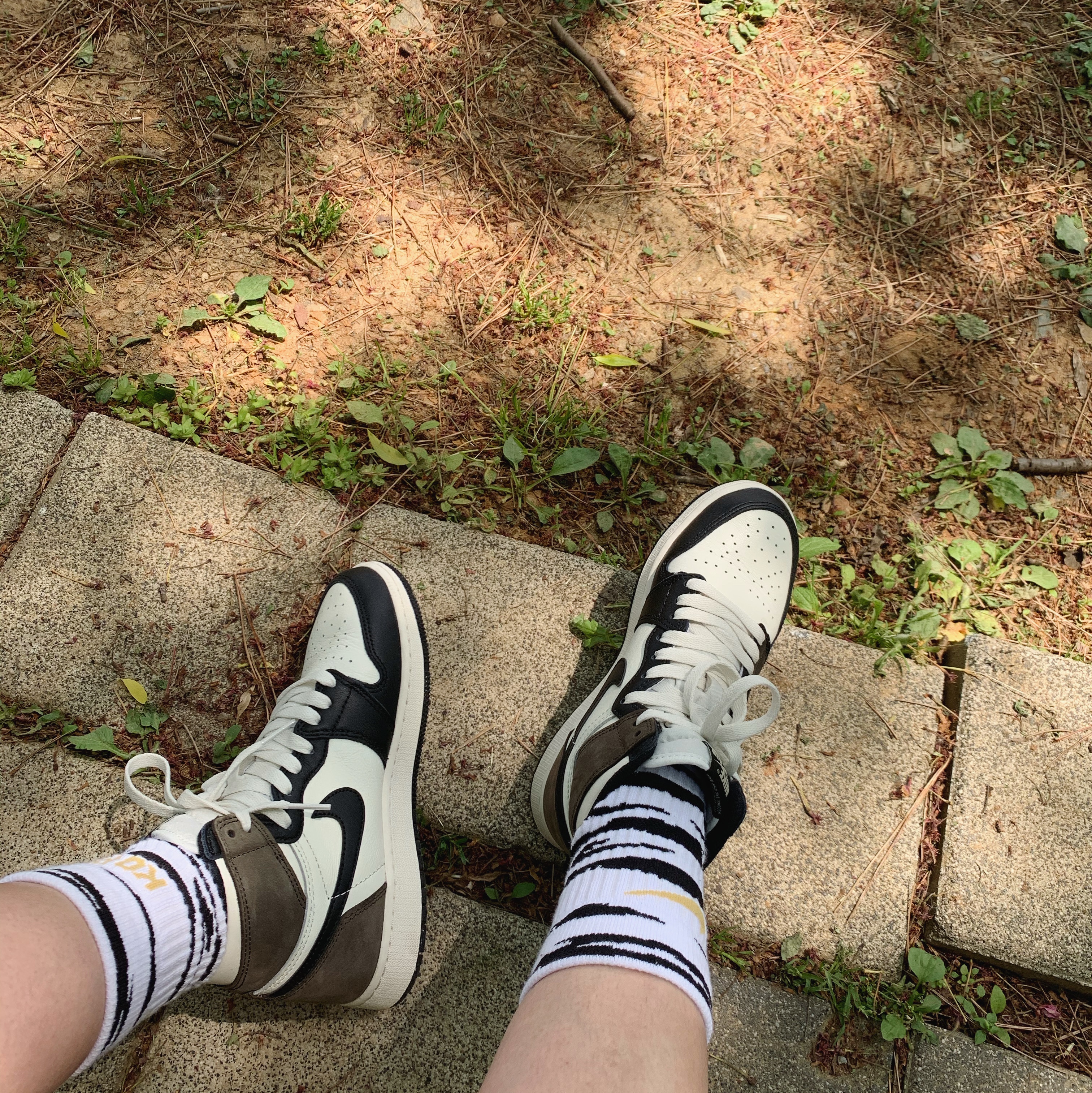 (GS) Jordan 1 Retro High OG Black Mocha, Jordan 1 Retro High OG Black Mocha 착용 스타일
