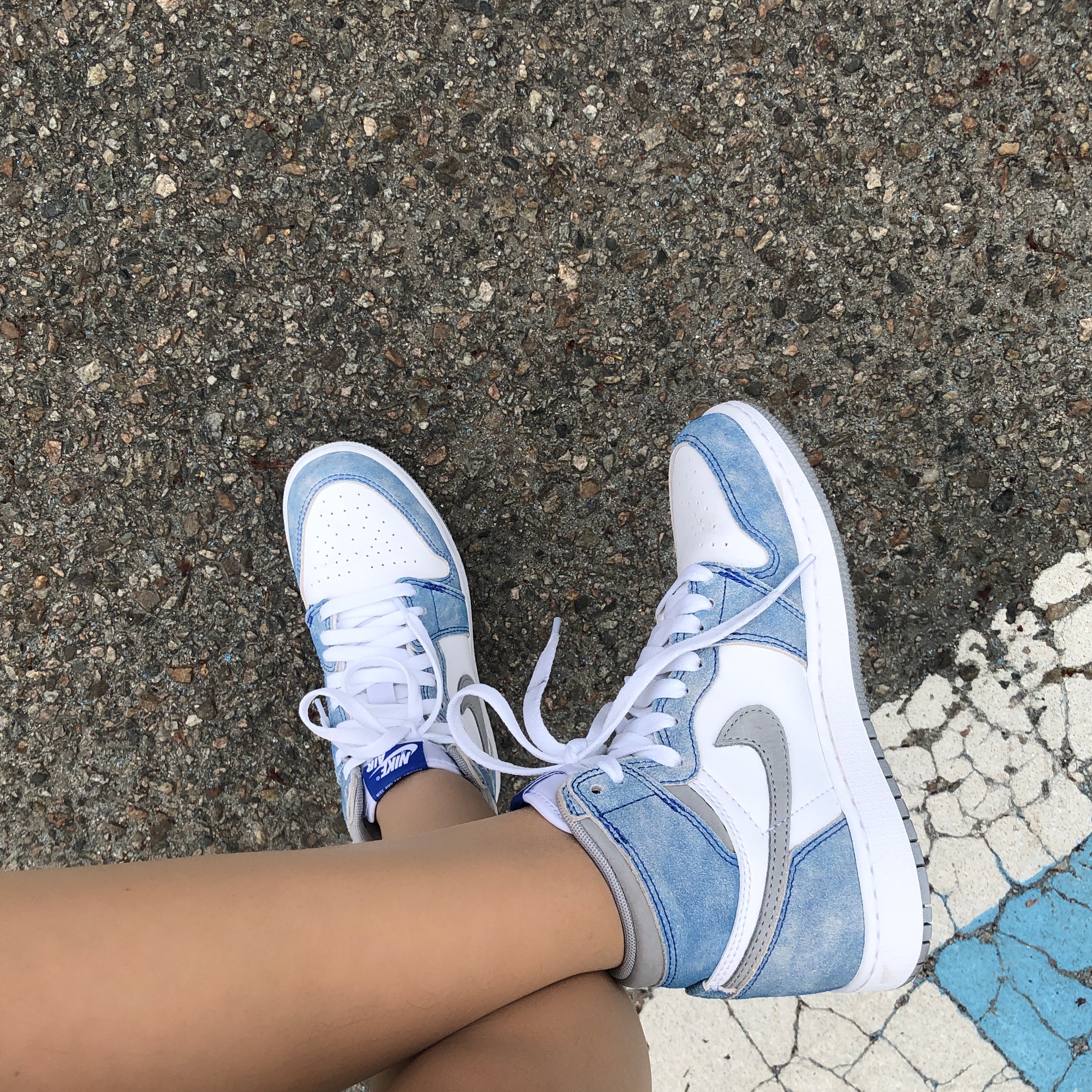 (GS) Jordan 1 Retro High OG Hyper Royal 착용 스타일 - 2