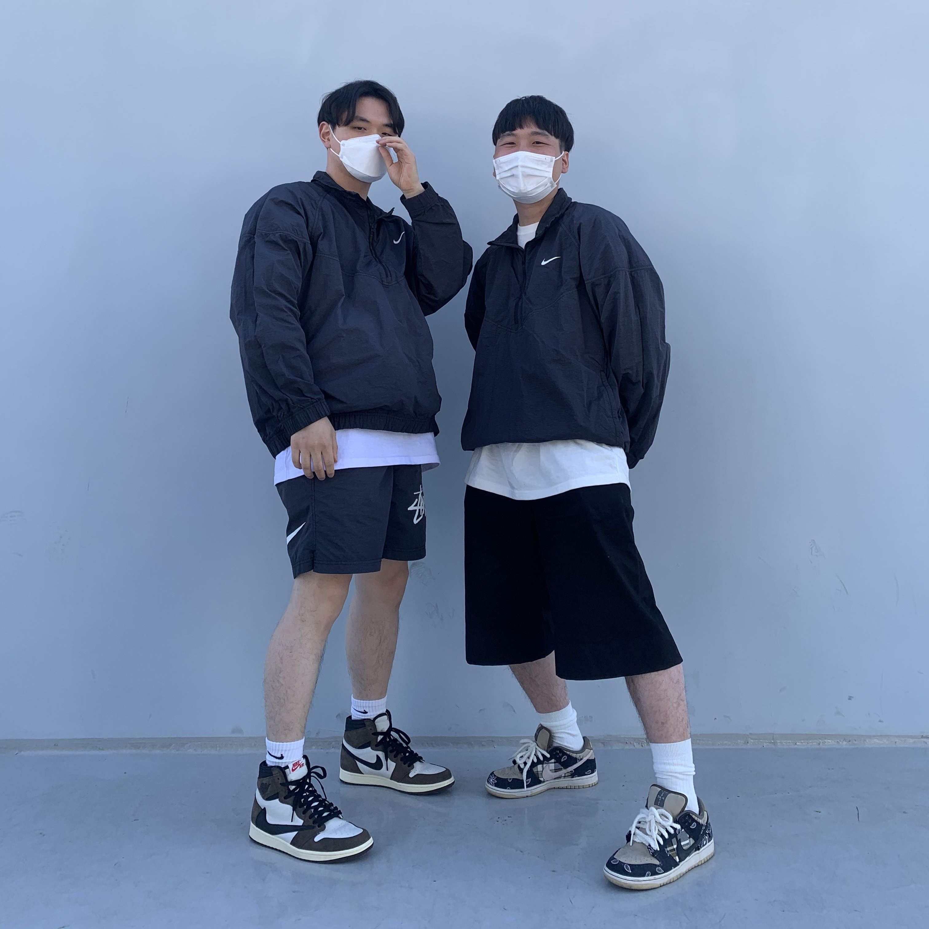 Nike x Stussy Water Shorts Off Noir, Nike x Stussy Windrunner Jacket Off Noir 착용 스타일