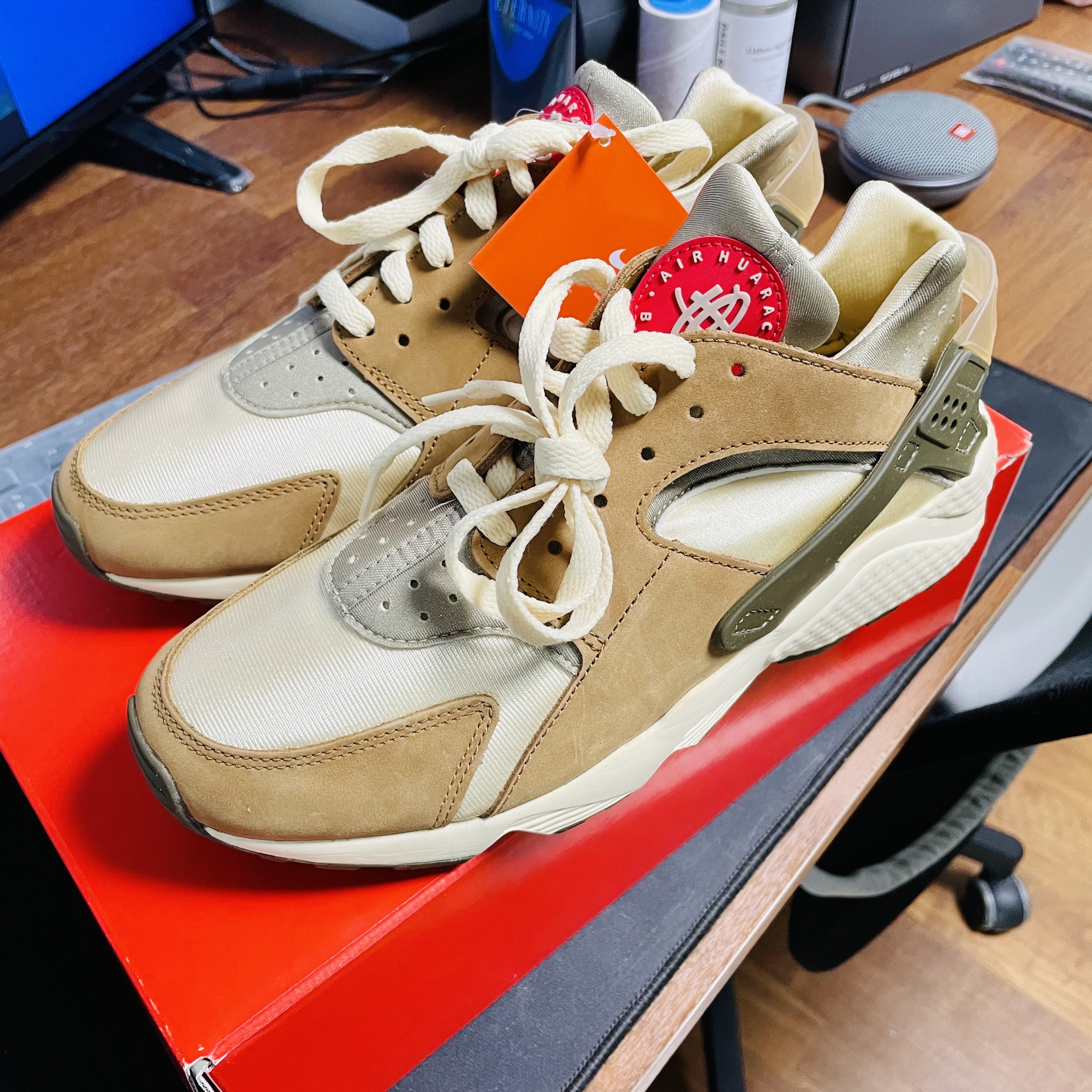 Nike x Stussy Air Huarache LE Desert Oak 착용 스타일
