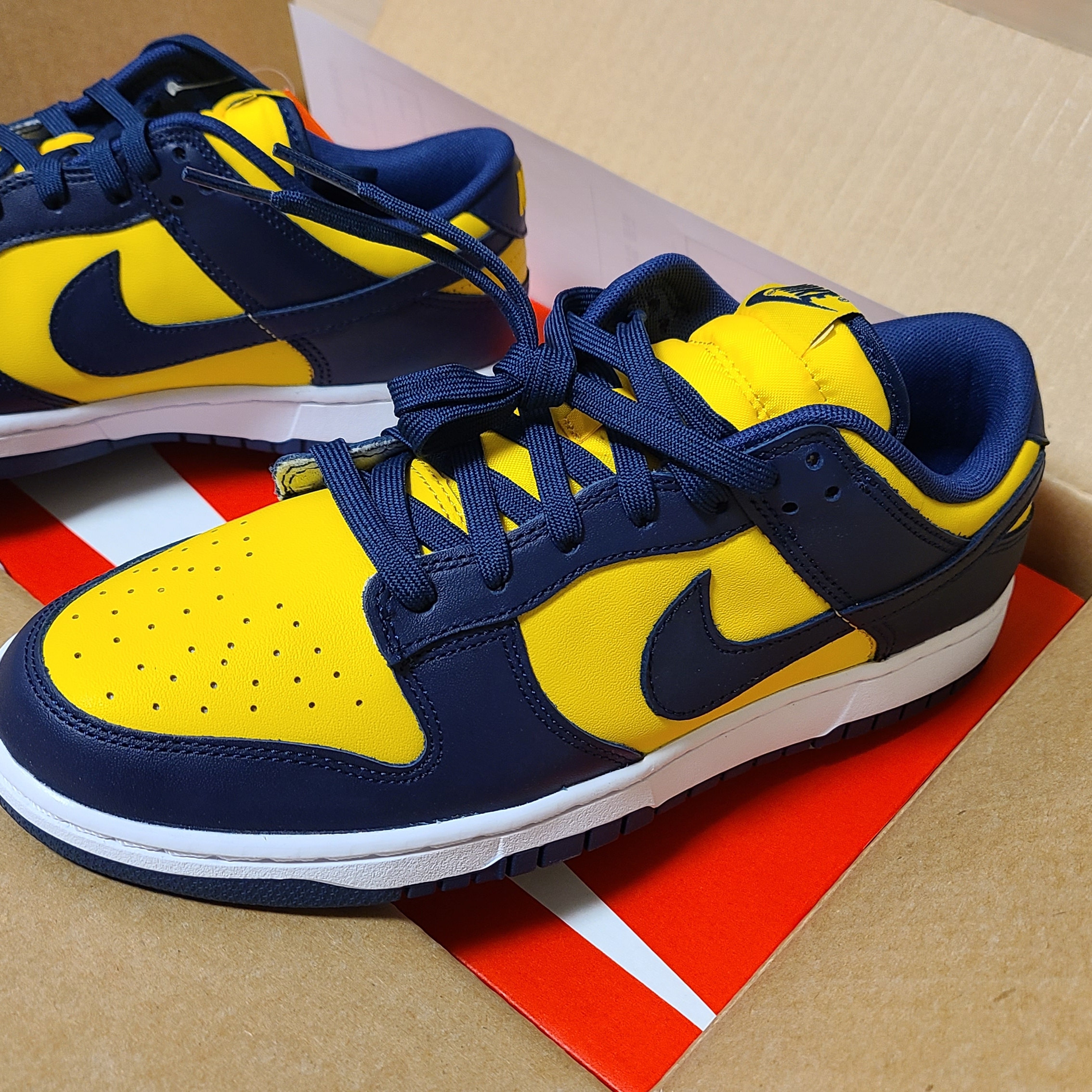 Nike Dunk Low Retro Varsity Maize 착용 스타일