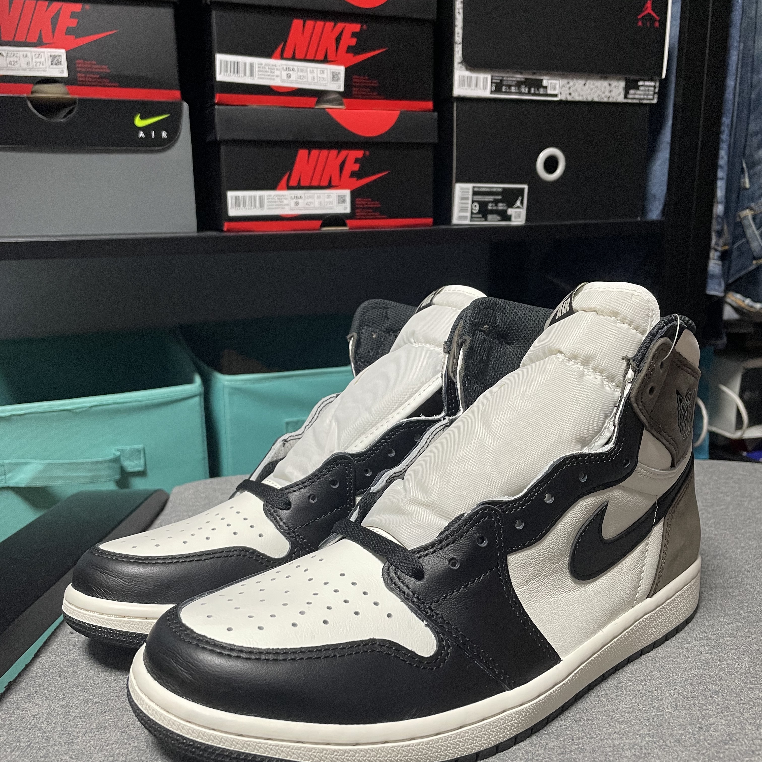 Jordan 1 Retro High OG Black Mocha 착용 스타일